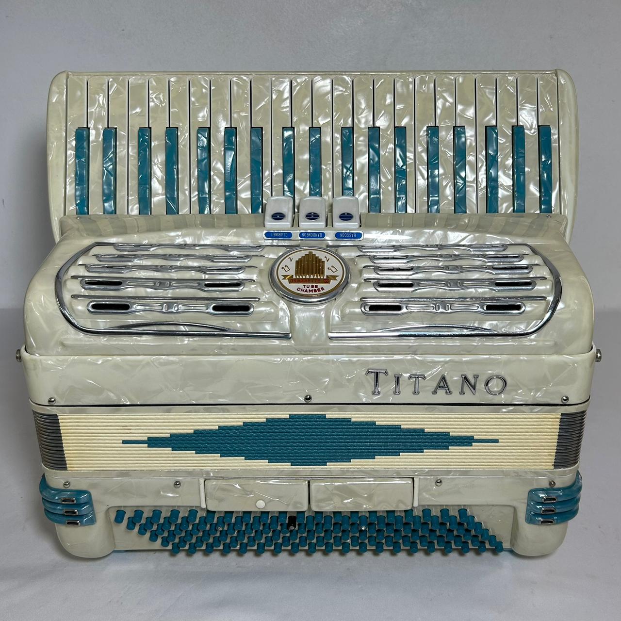 Acordeon Titano - Segunda de voz - 3/2 Registros - 8.3 kg - 43 cm