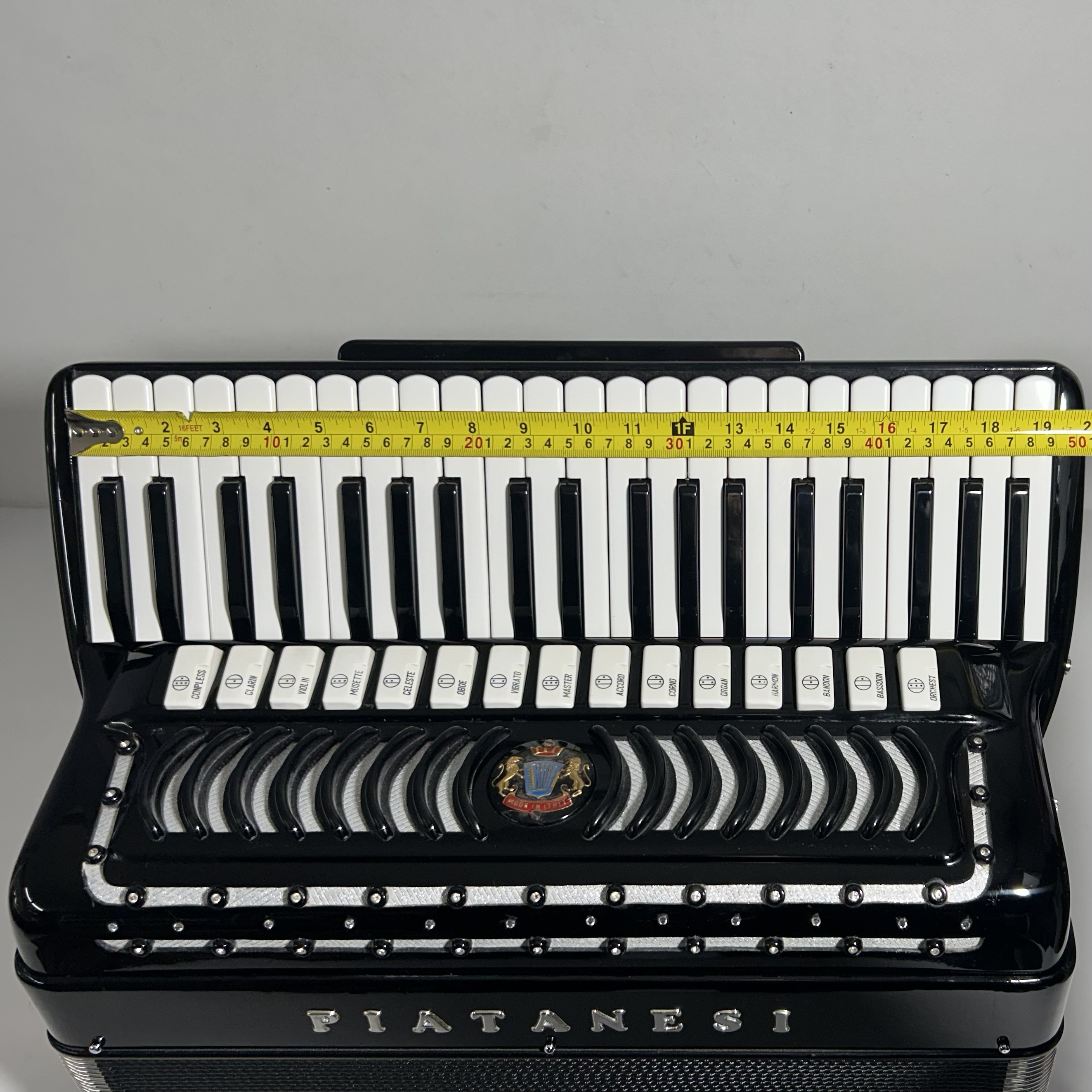 Acordeon Piatanesi - Quarta de voz - 15/5 Registros - 10.7 kg - 49 cm