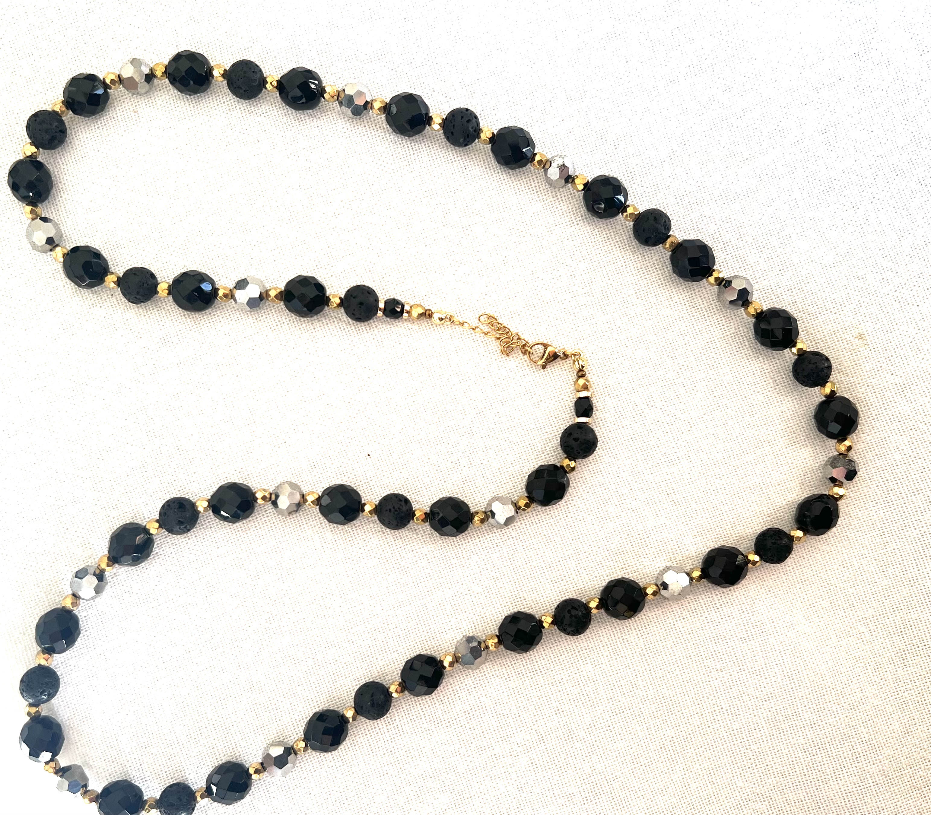 Sautoir BLACK HEKLA cristal, hématite, pierre de lave