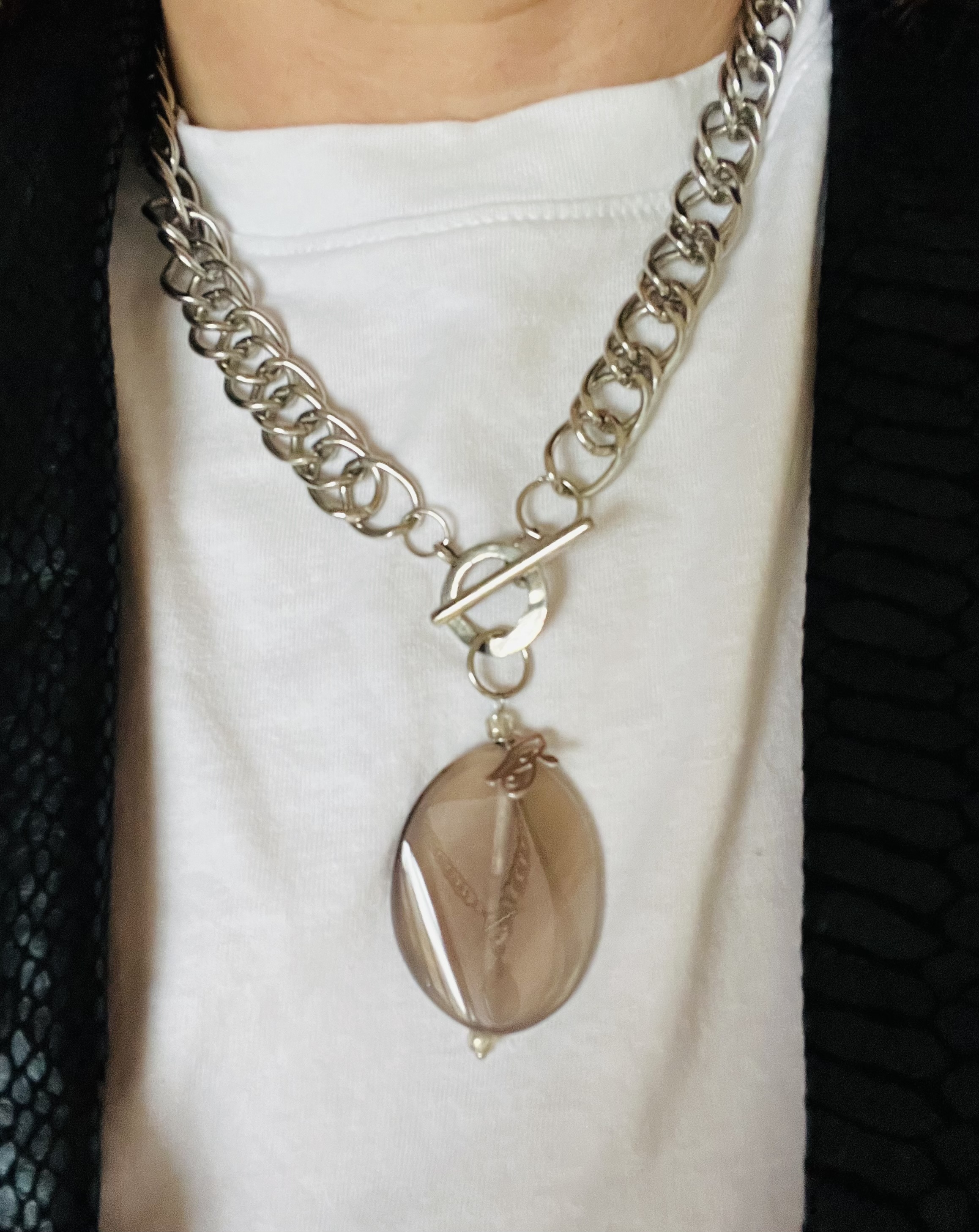 Collier ALL CATS ARE GREY agate