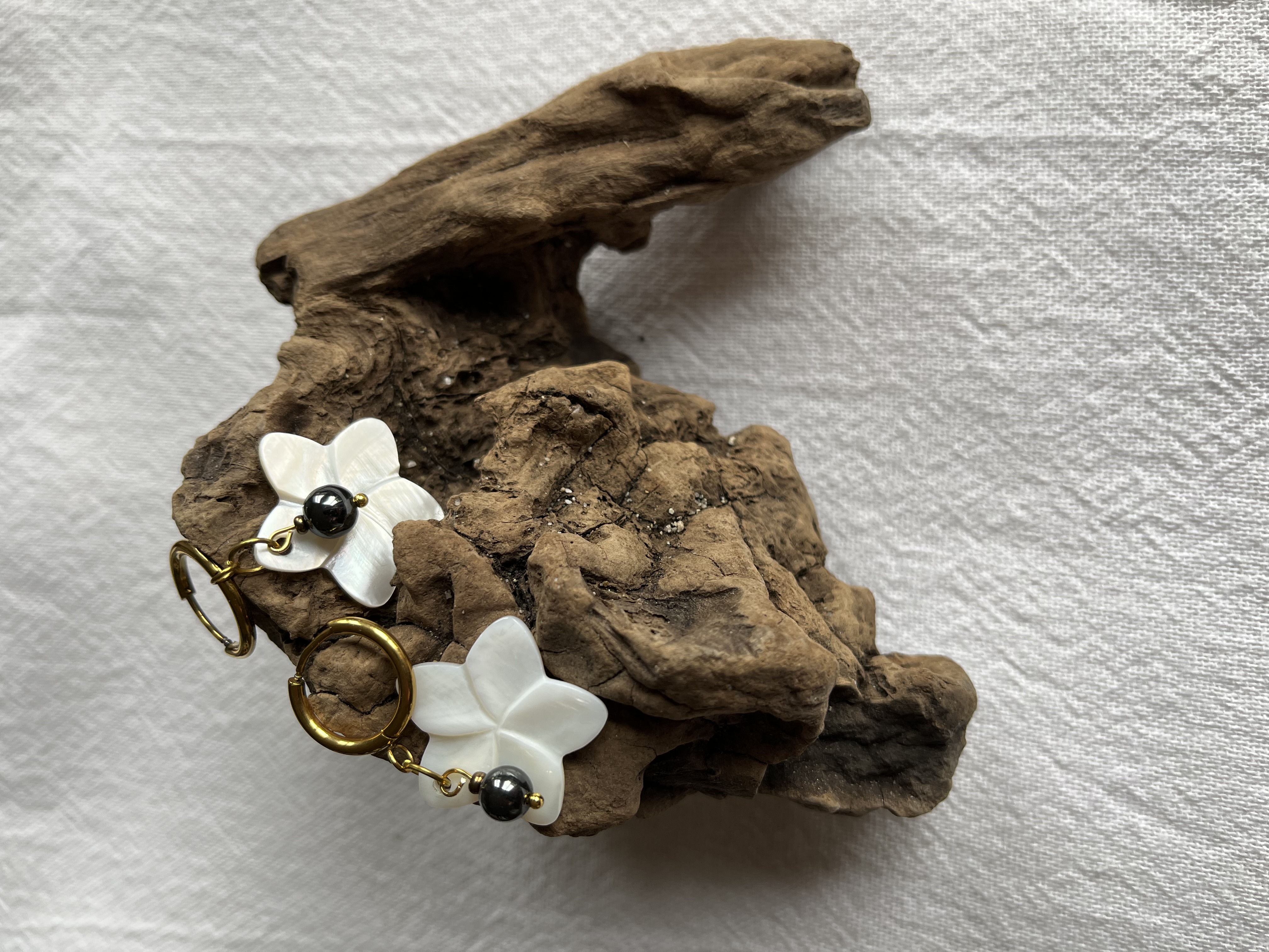 Boucles d'oreilles LOZARI nacre, hématite