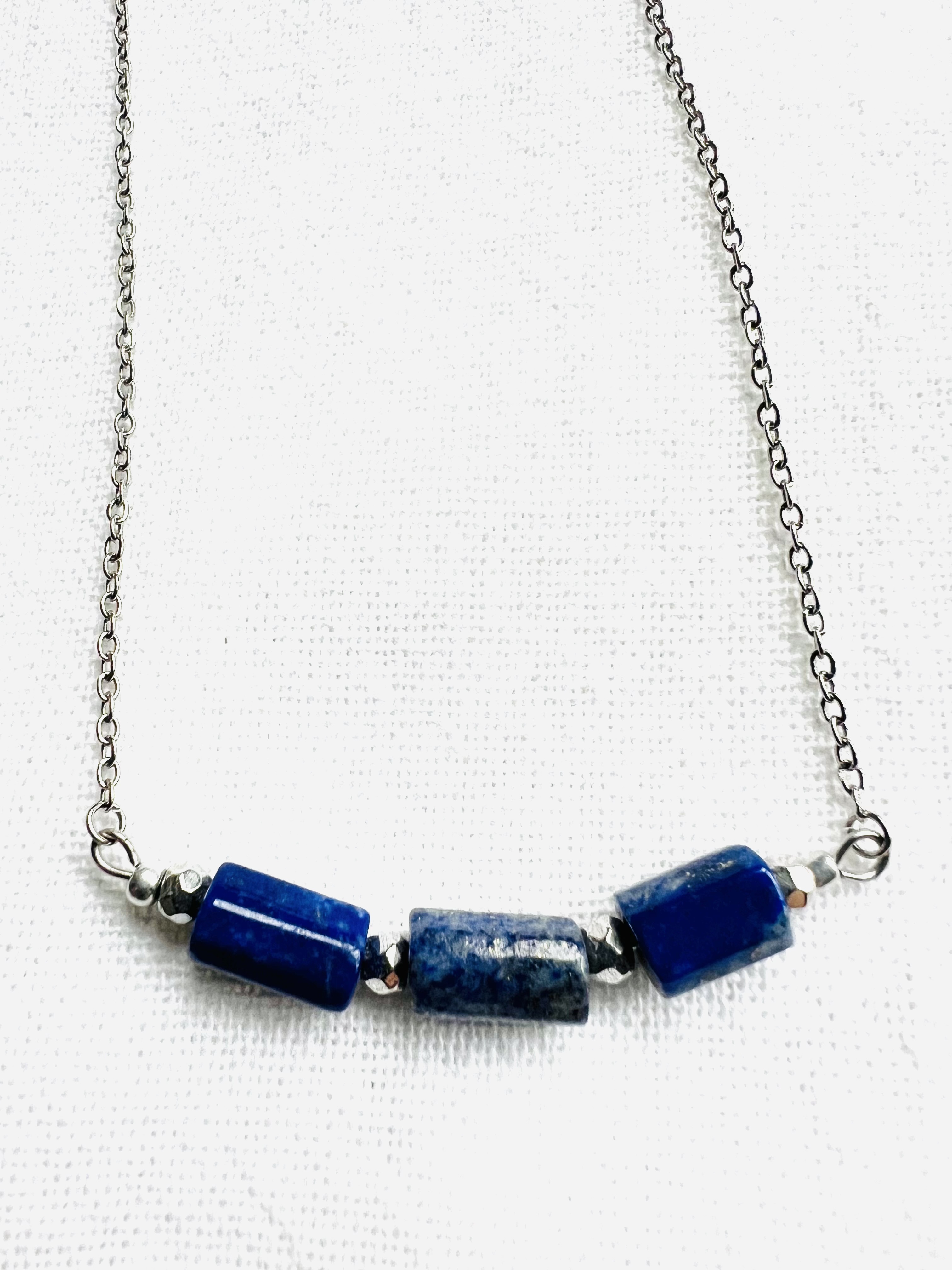 Collier Aqaba lapis lazuli, hématite argentée