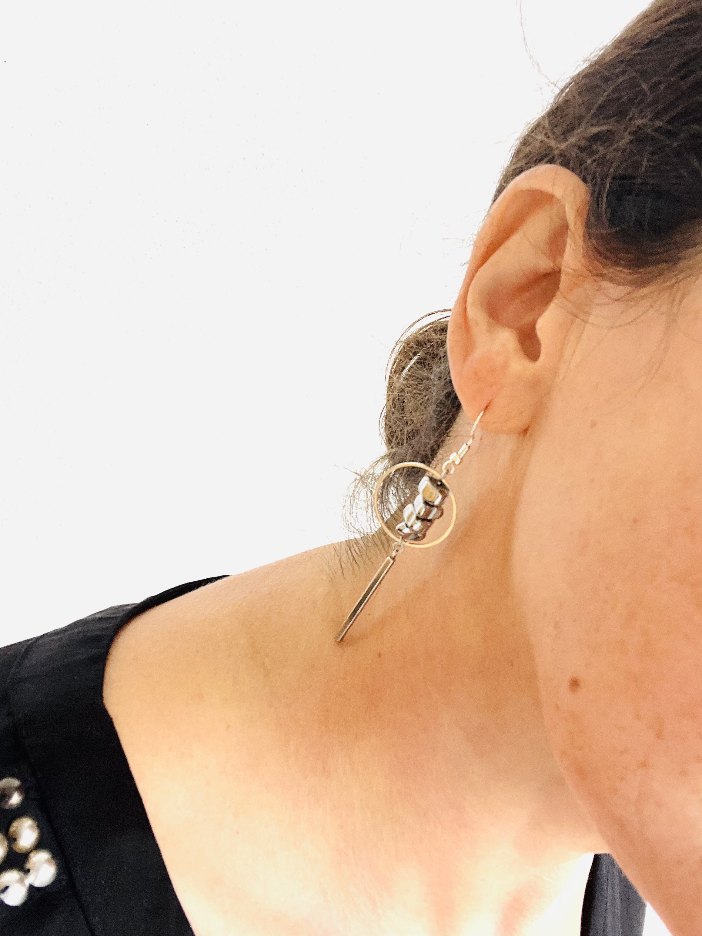 Boucles d'oreilles asymétriques SILVER INUKSHUK, hématite argentée 