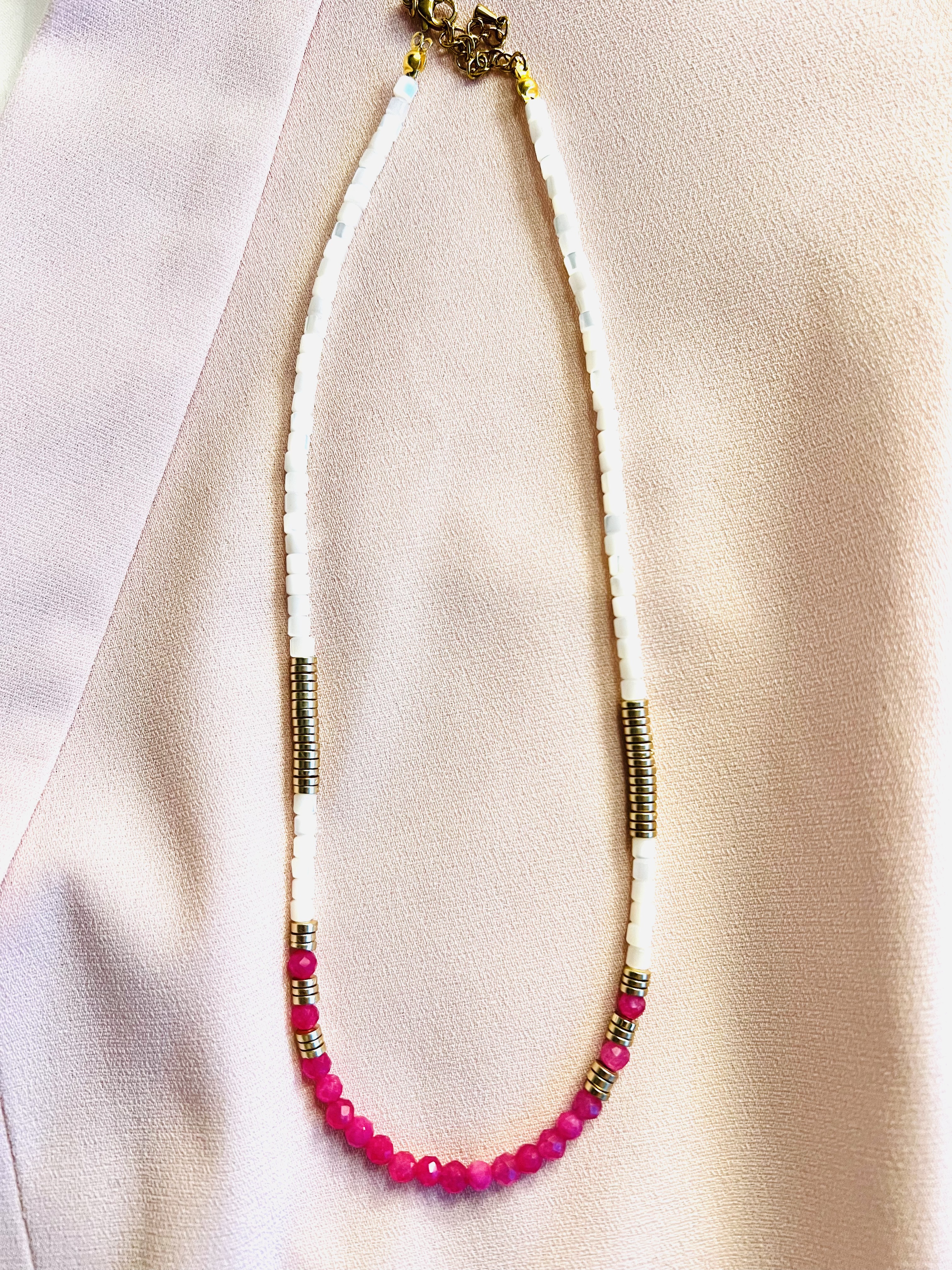 Collier FUSHIA, tourmaline, hématite dorée, nacre