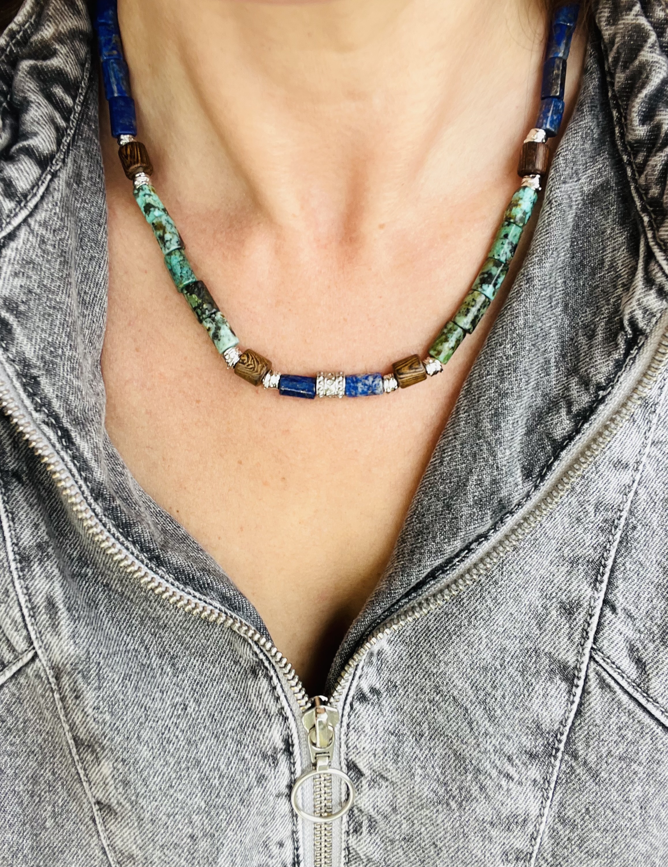 Collier FOREST, turquoise africaine, lapis lazuli et bois