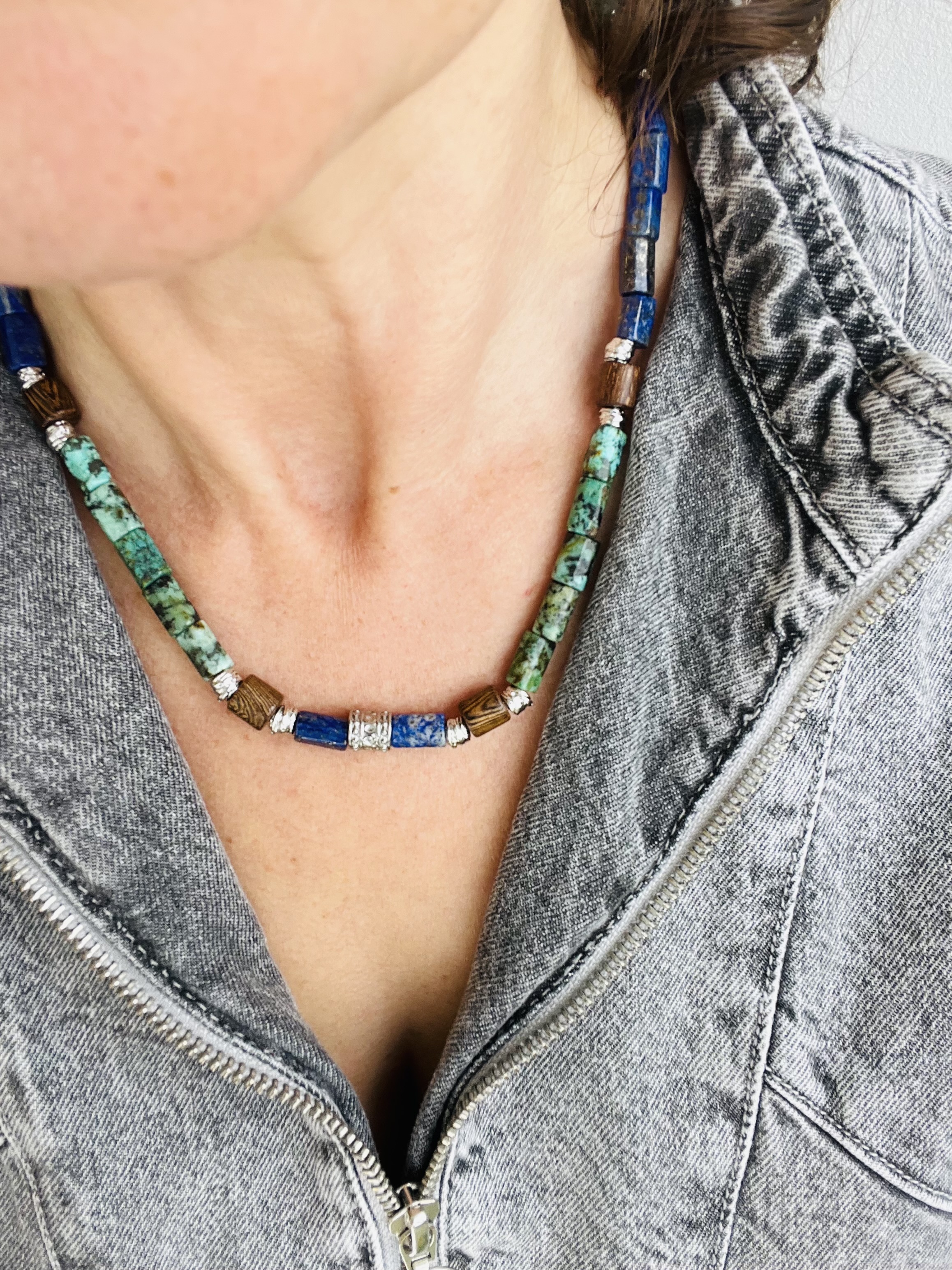 Collier FOREST, turquoise africaine, lapis lazuli et bois