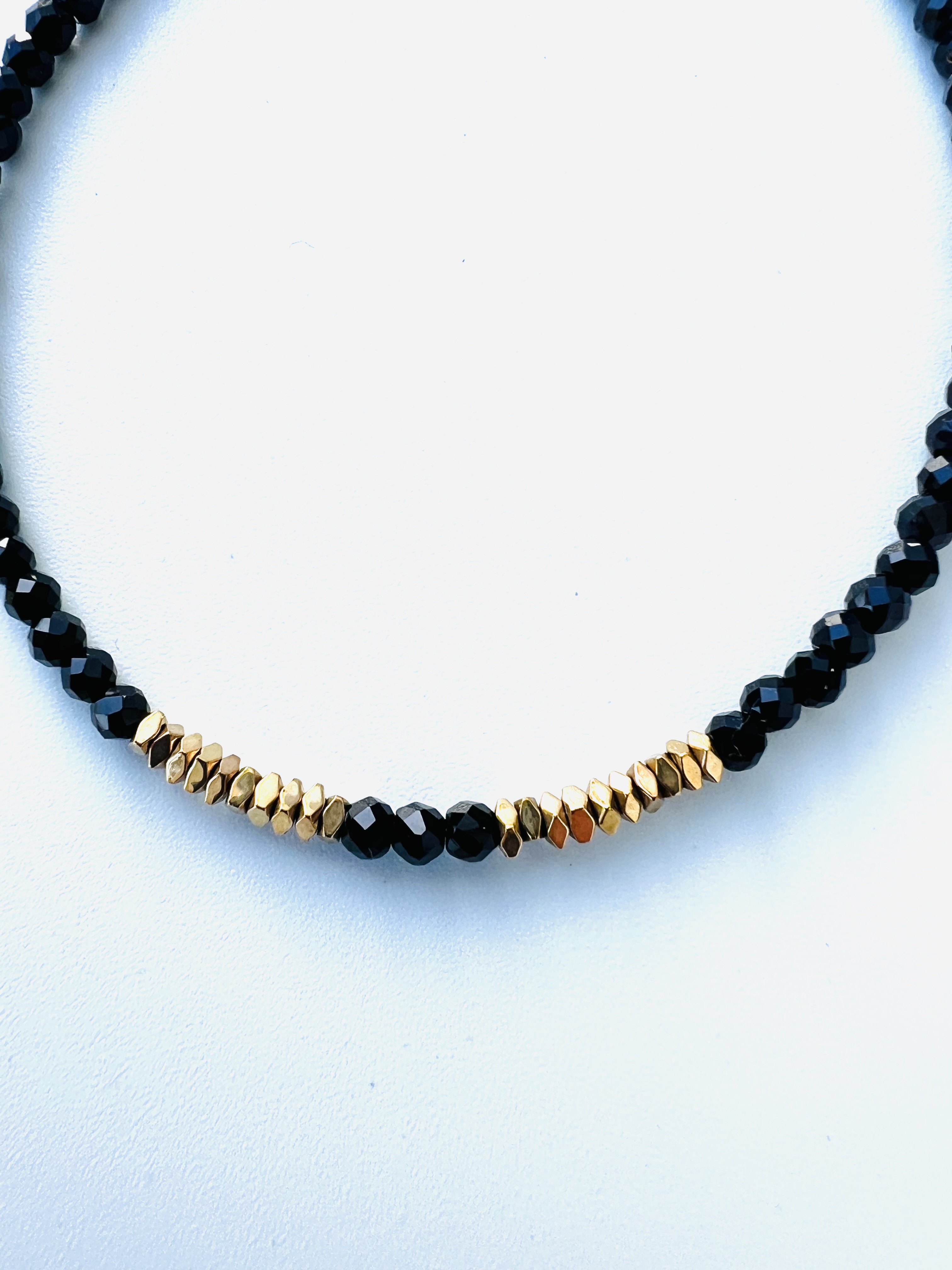 Collier CARBIDE, spinelle, hématite plaqué or 