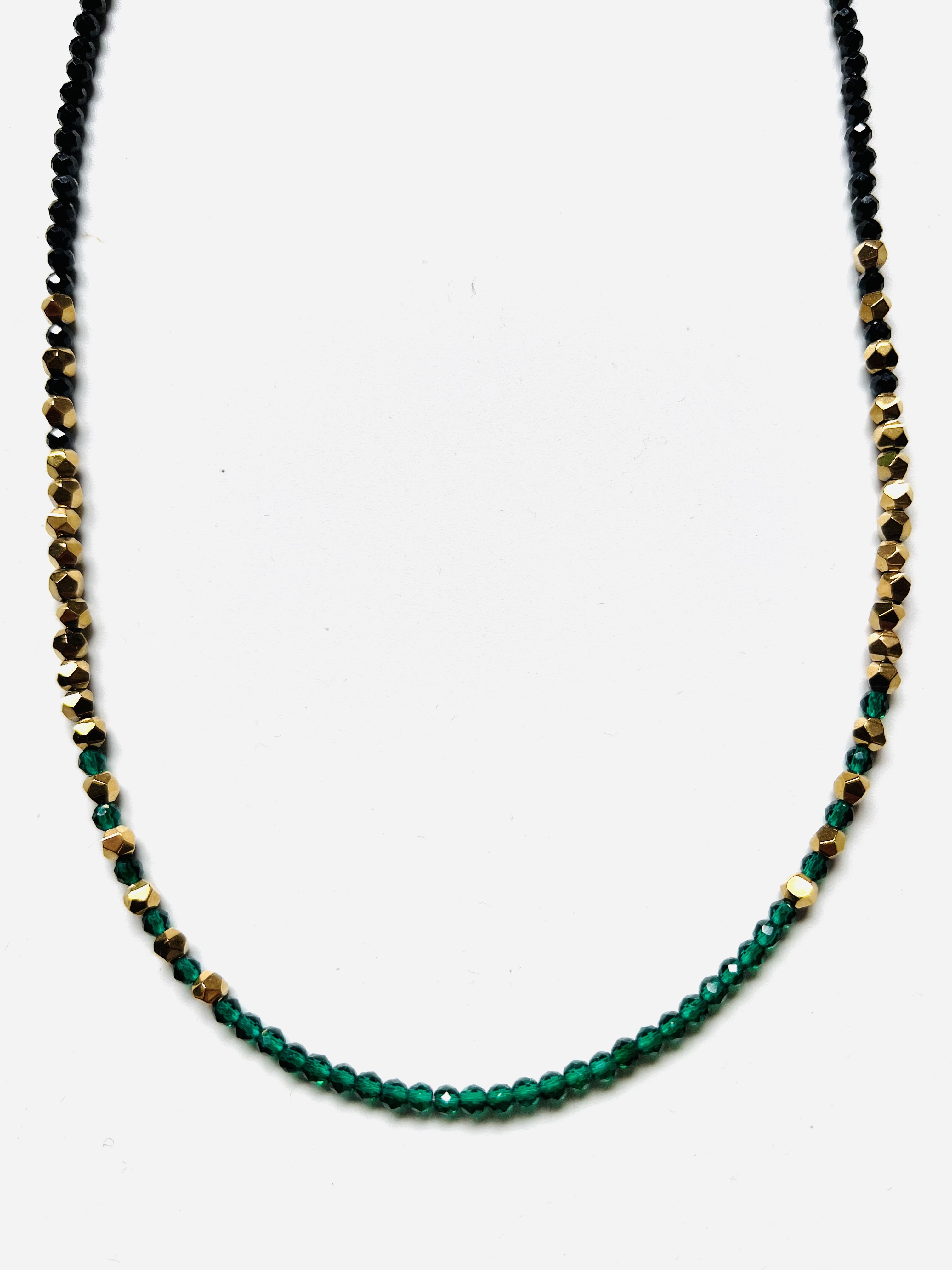 Collier GLAM IN GREEN, spinelle verte, noire, hématite dorée