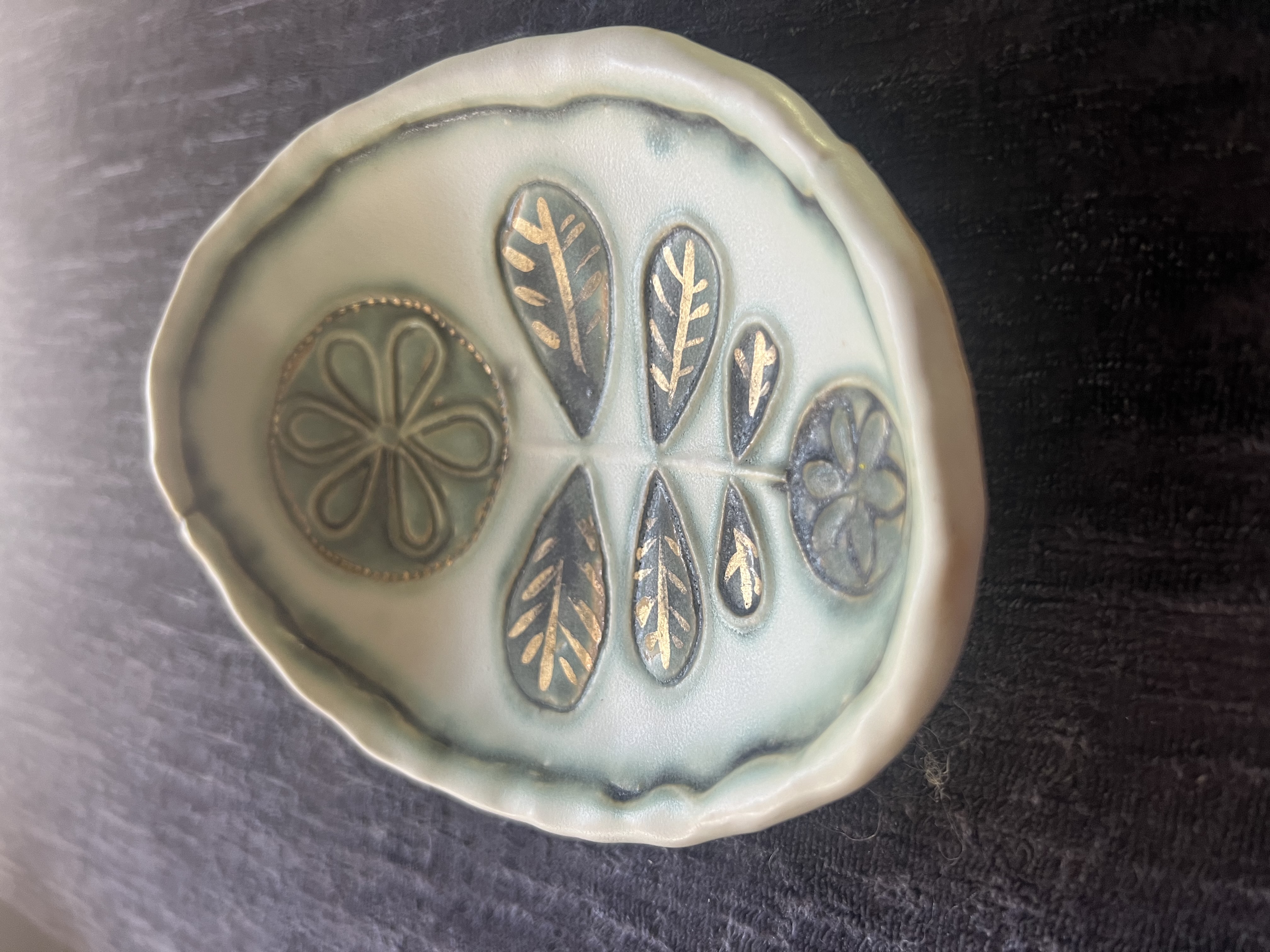 Verpstė jewelry dish (dark green with outline)