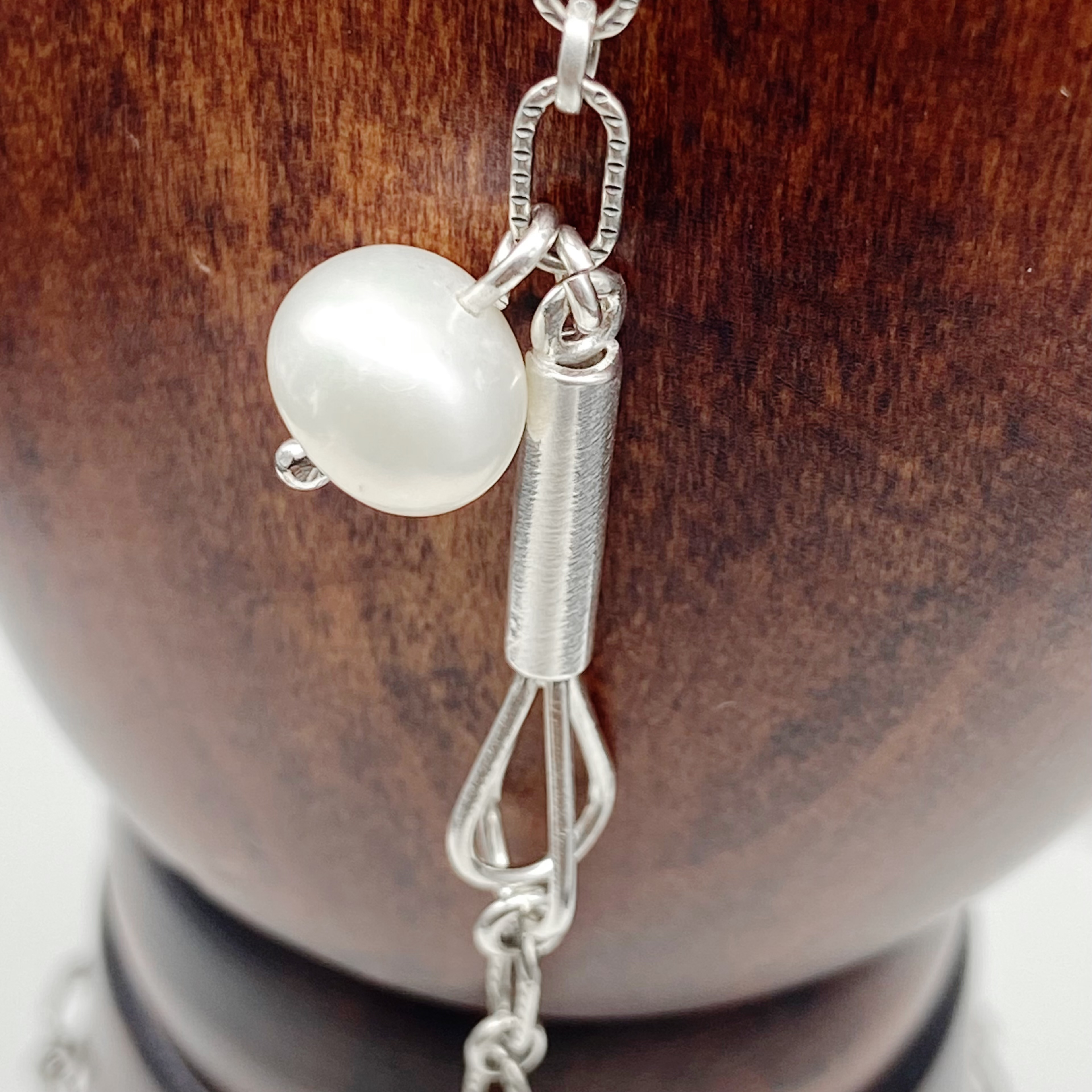 Whisk & Pearl Hand-Chain