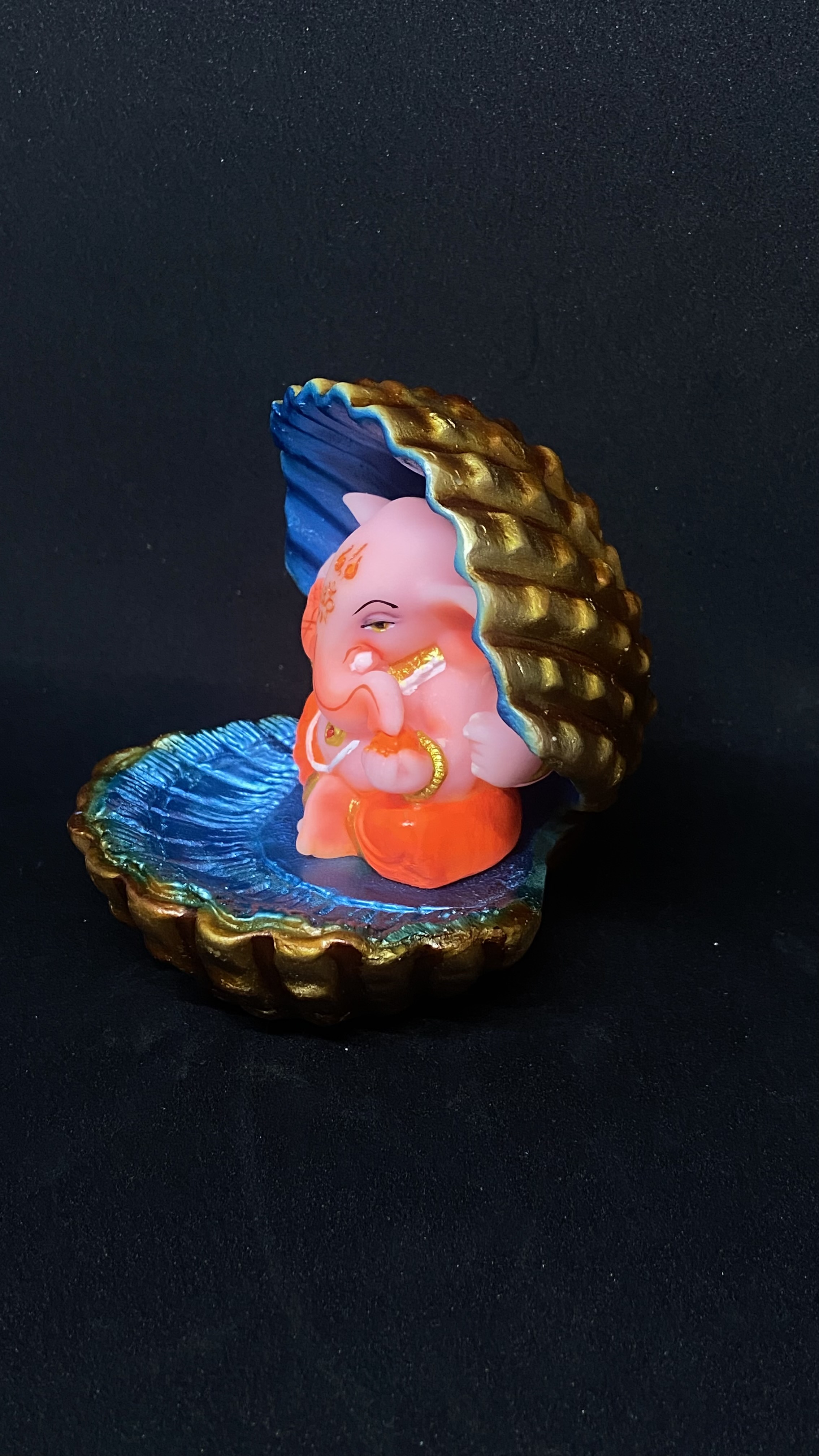 Ganpati in shell (N34)