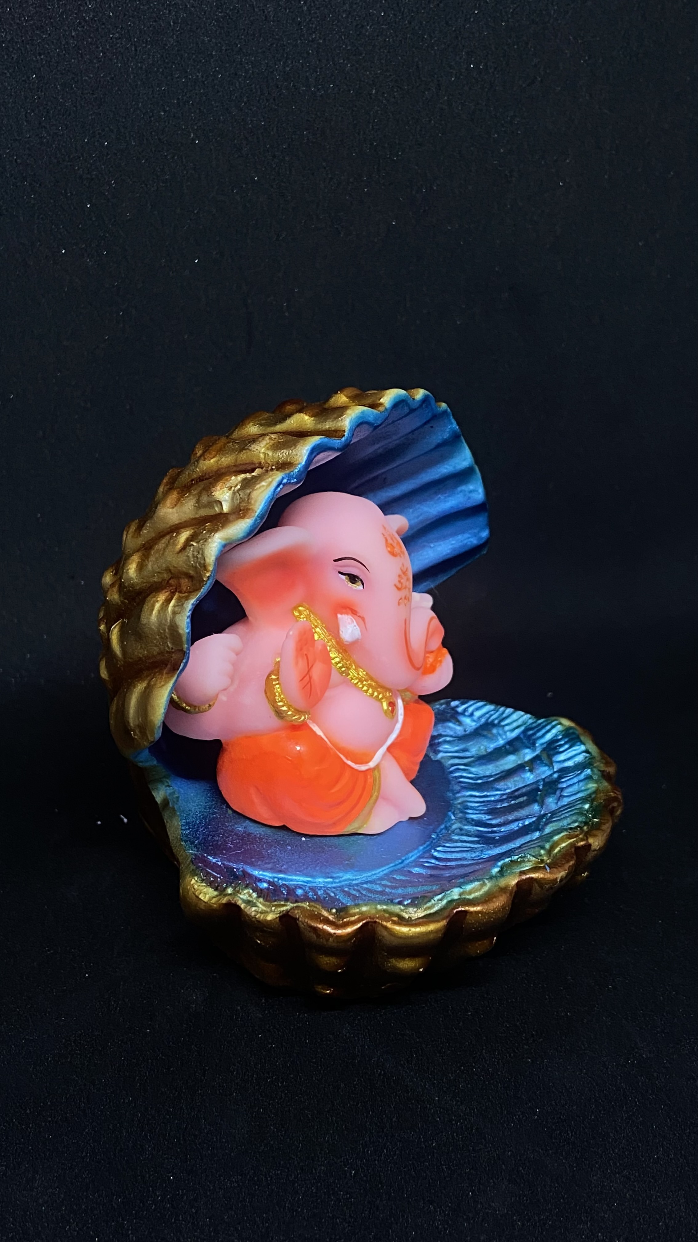 Ganpati in shell (N34)