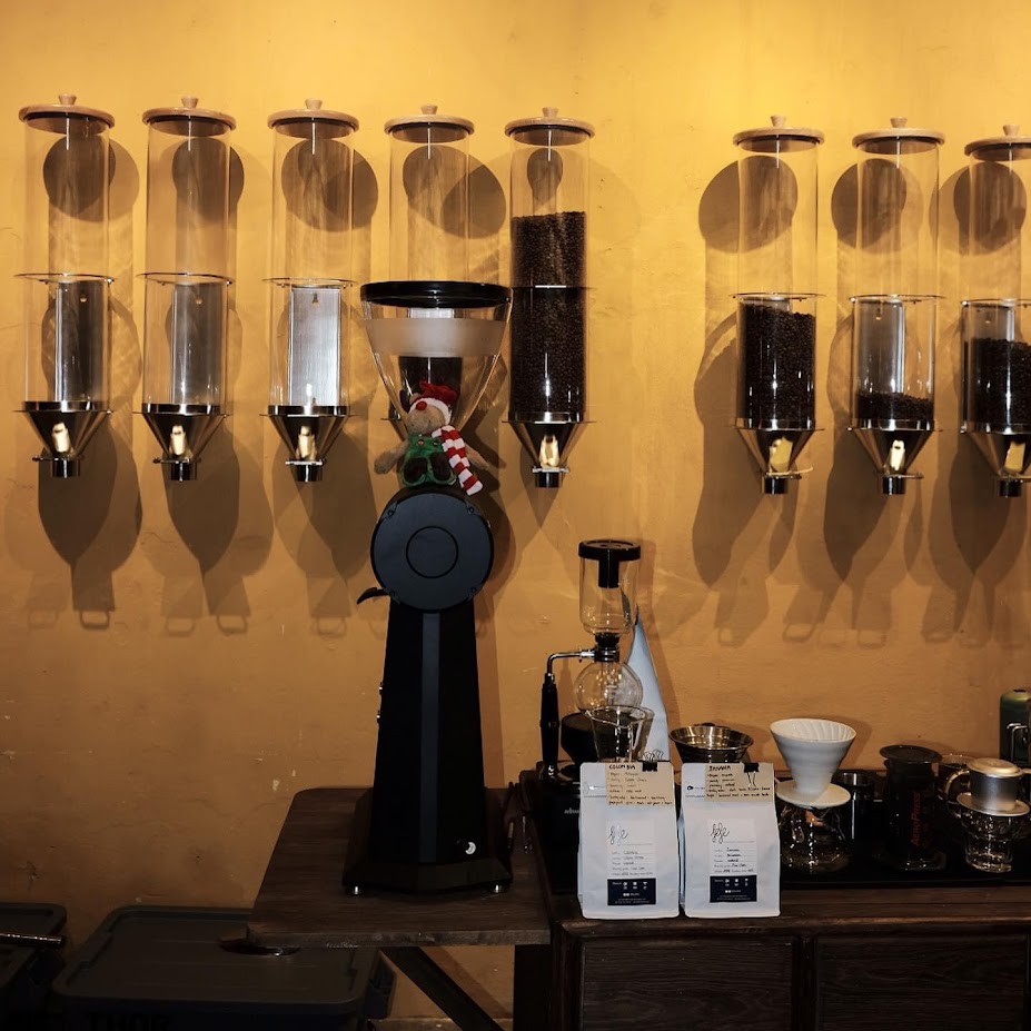 Coffee container, coffee silo