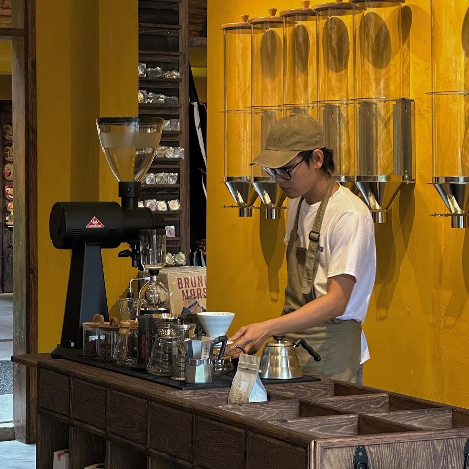 Coffee container, coffee silo