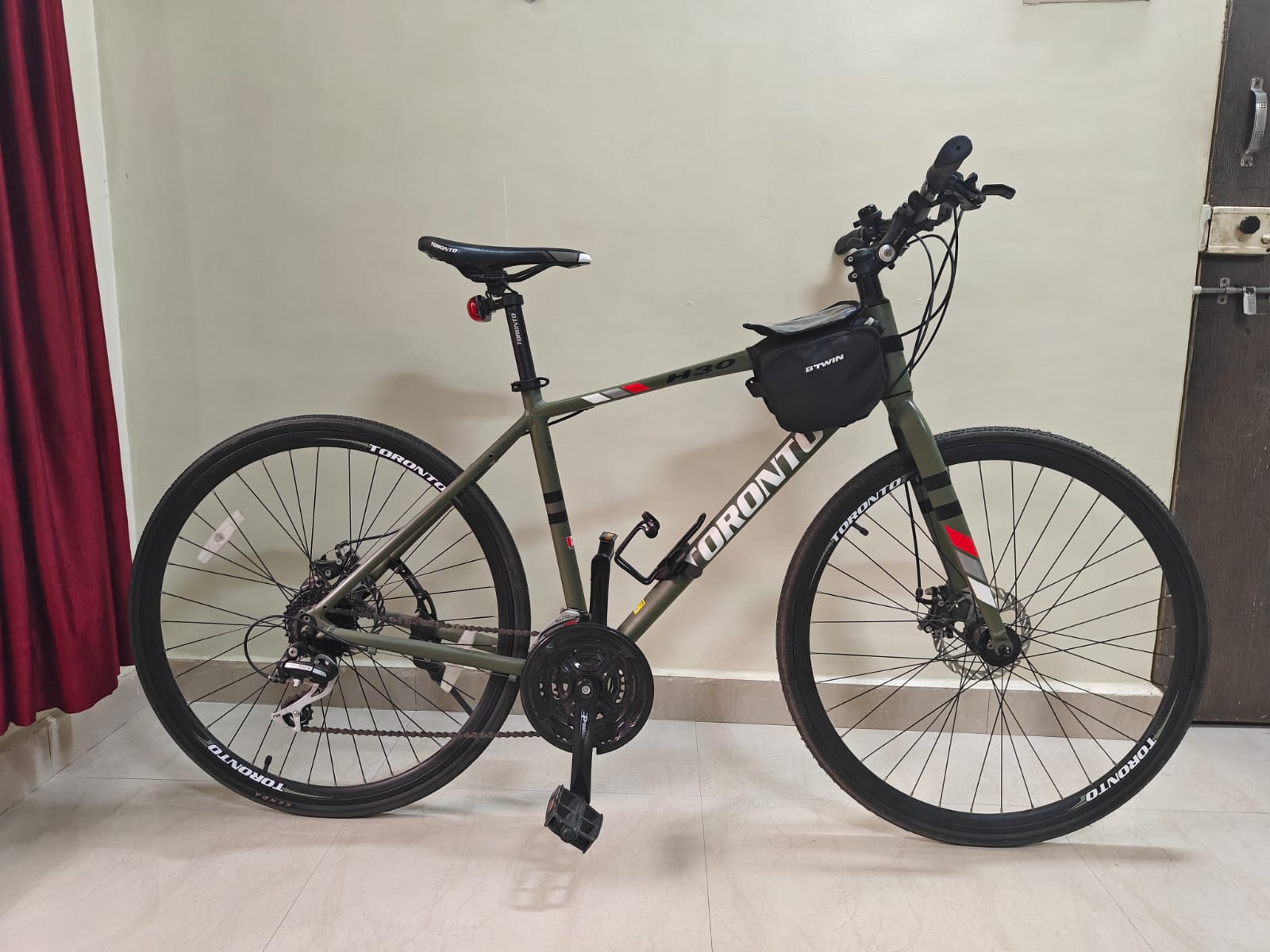 Toronto H30 Hybrid Bike 2024