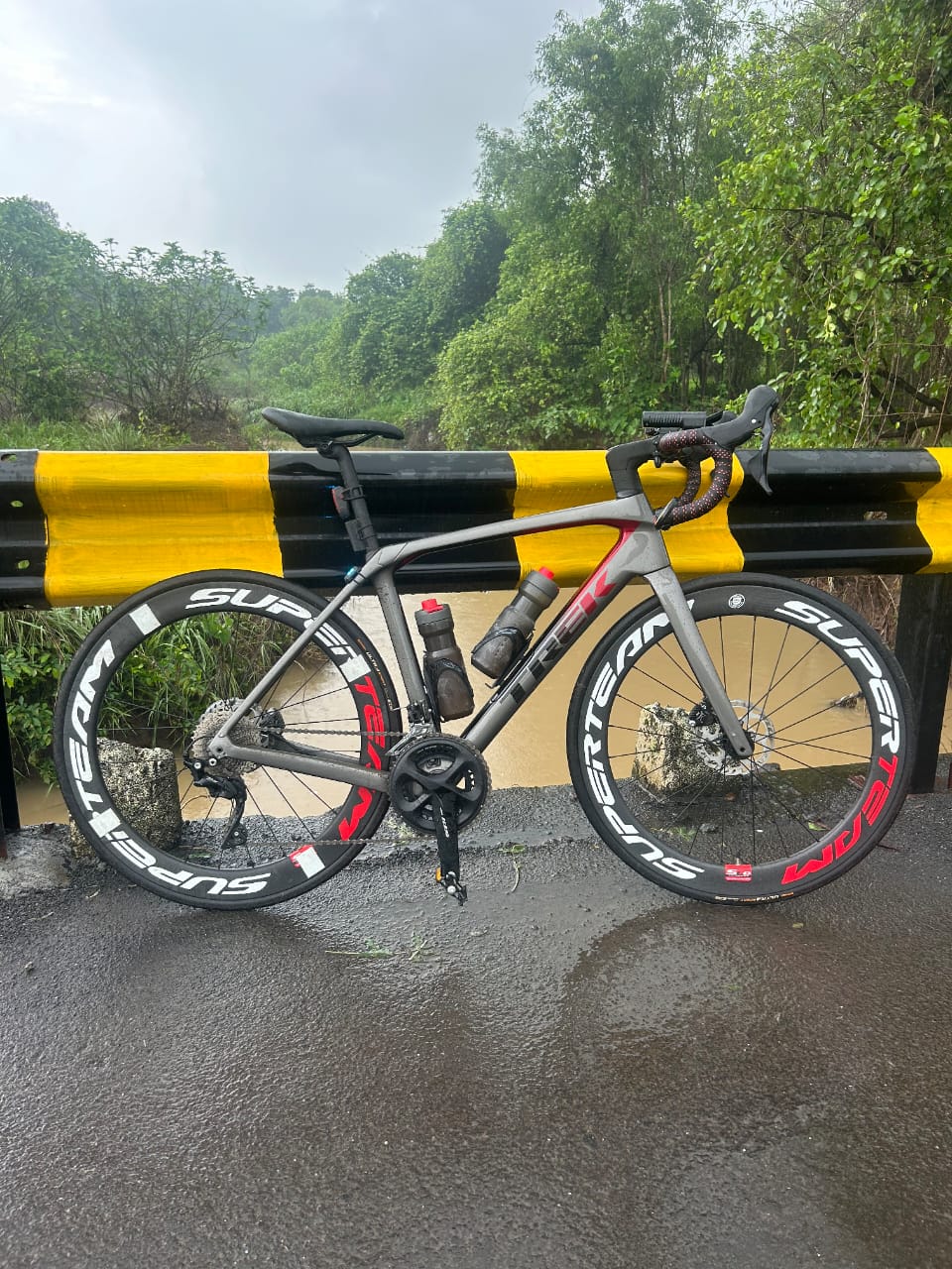 TREK Domane SL 5 Road Bike Size-56cm (Large) 2023