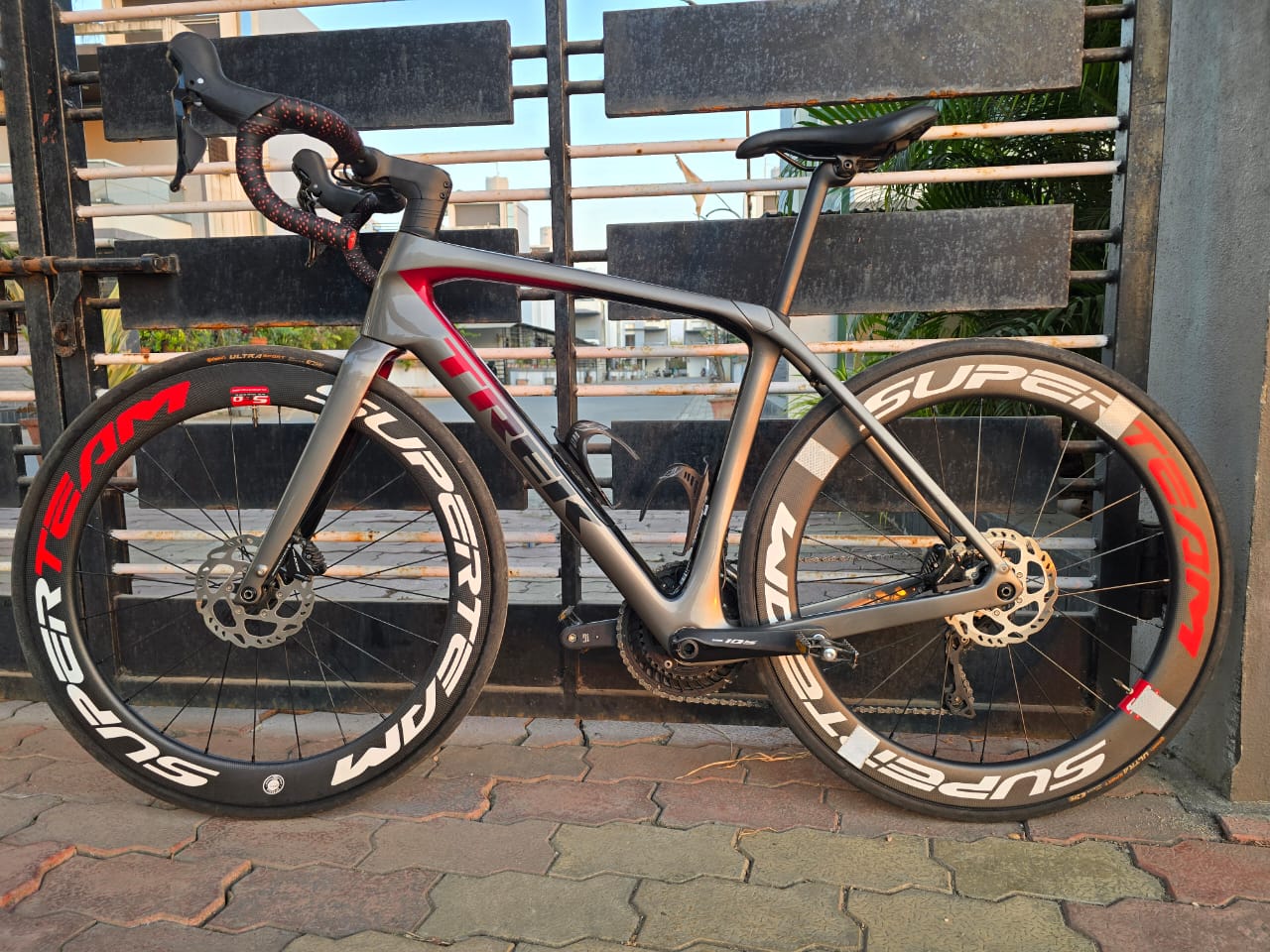 TREK Domane SL 5 Road Bike Size-56cm (Large) 2023