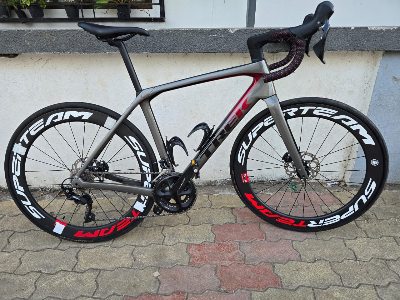TREK Domane SL 5 Road Bike Size-56cm (Large) 2023