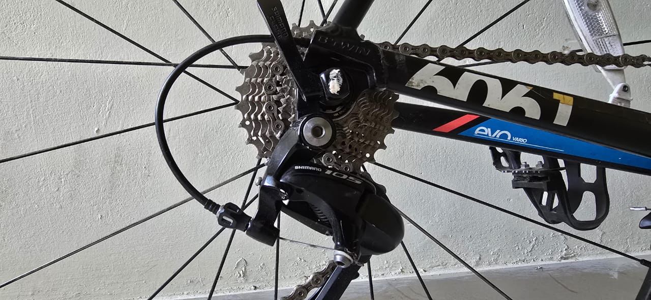 Btwin Ultra 700 (2017) Road Bike Size-Medium 