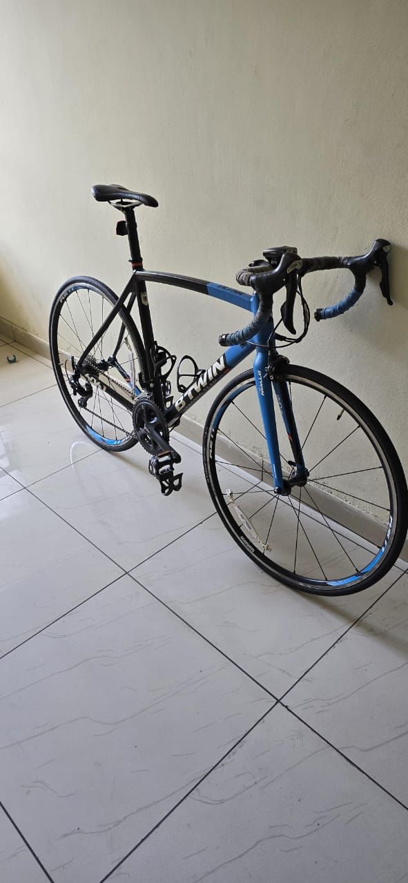 Btwin Ultra 700 (2017) Road Bike Size-Medium 