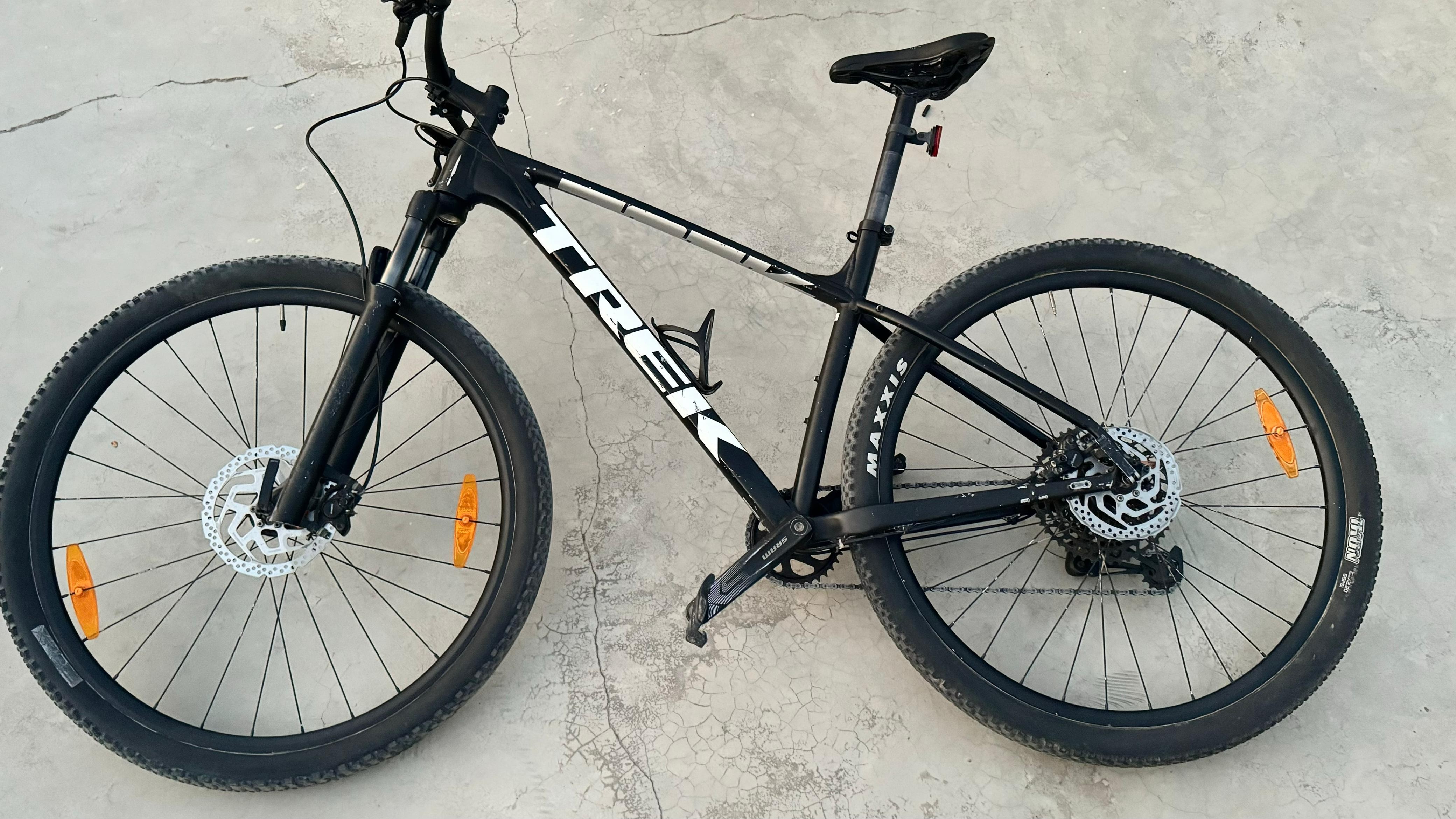 Trek Xcaliber 8 Mountain Bike Size-ML