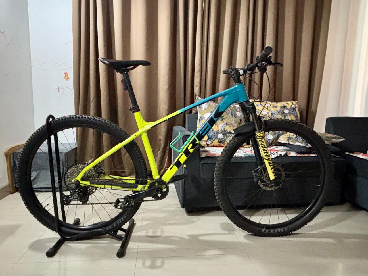 Trek X Caliber 9 Mountain Bike Size-Large 2021