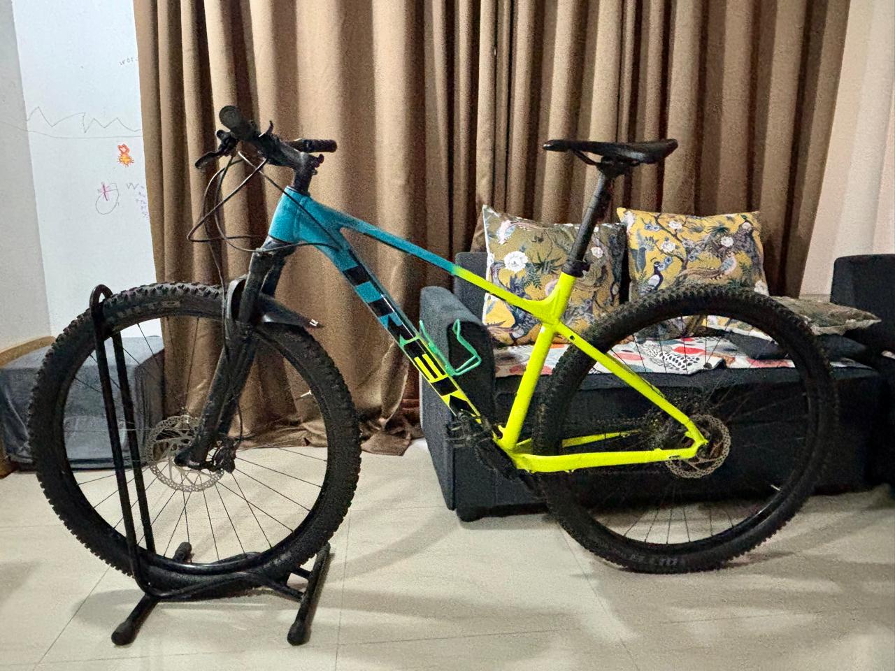 Trek X Caliber 9 Mountain Bike Size-Large 2021