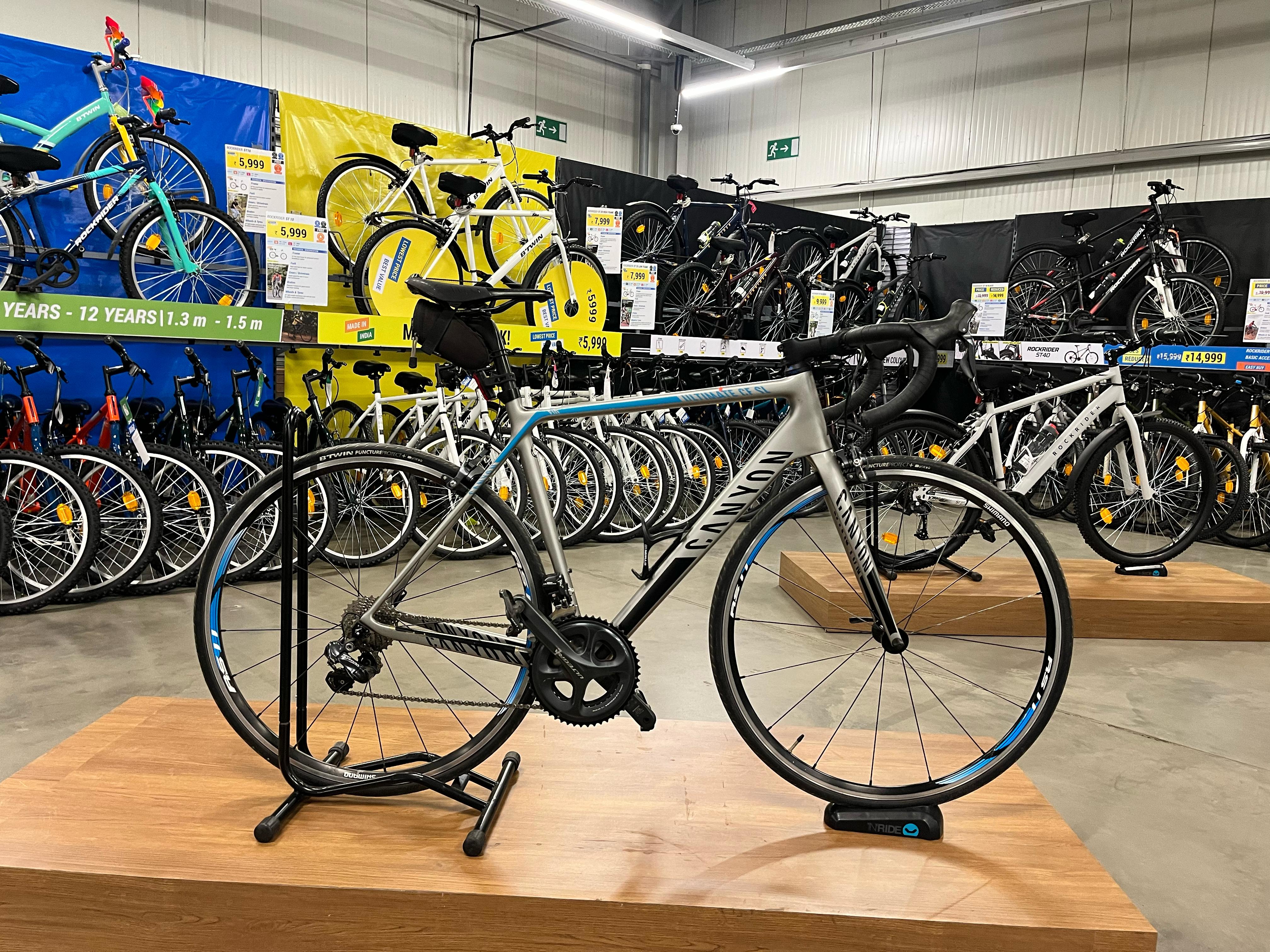 Canyon Ultimate CF SL 9.0 DI2 Road Bike Size-Medium