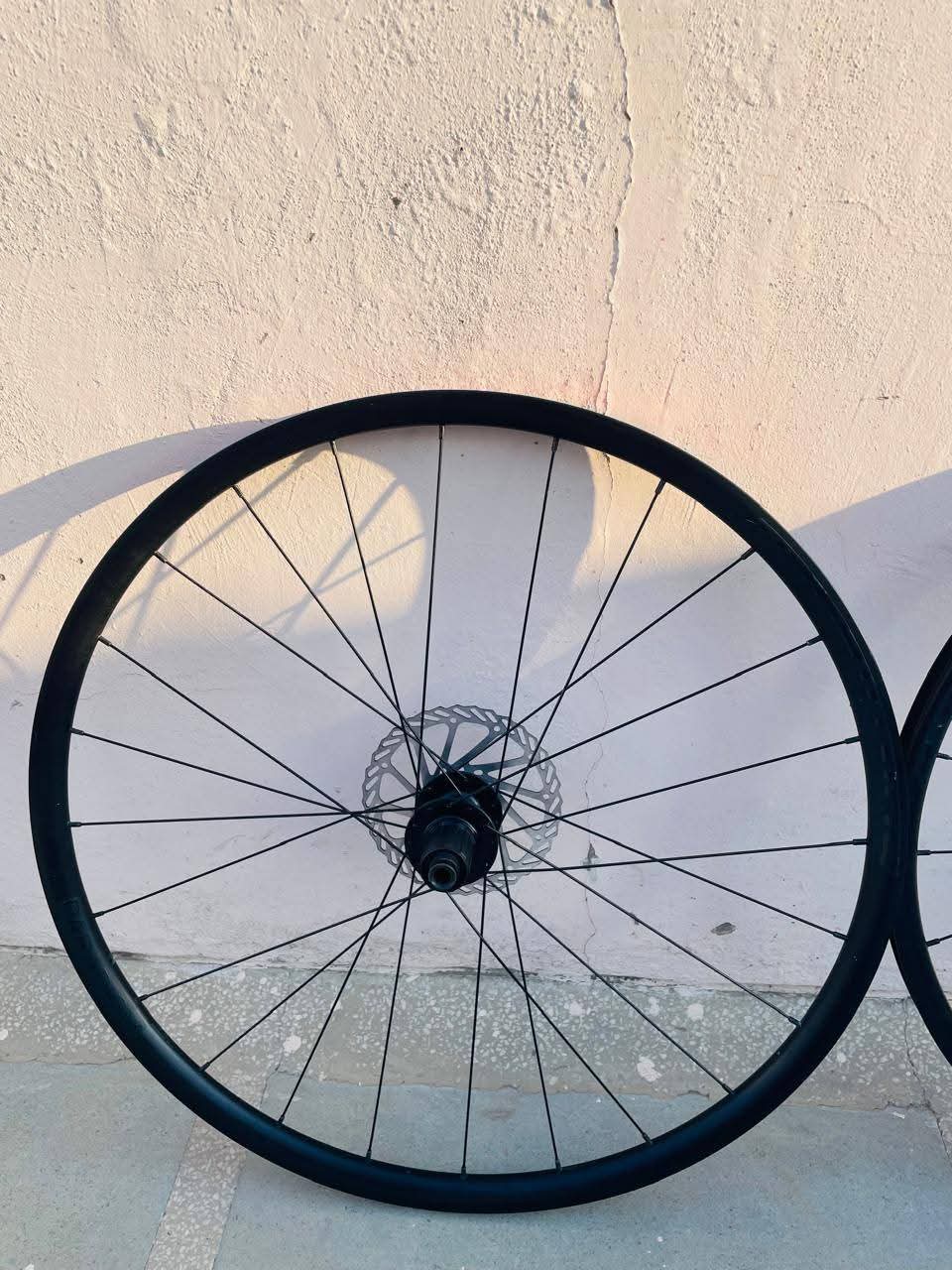 Bontrager Paradigm SL 6-Bolt Disc 24H 700c Road Wheel