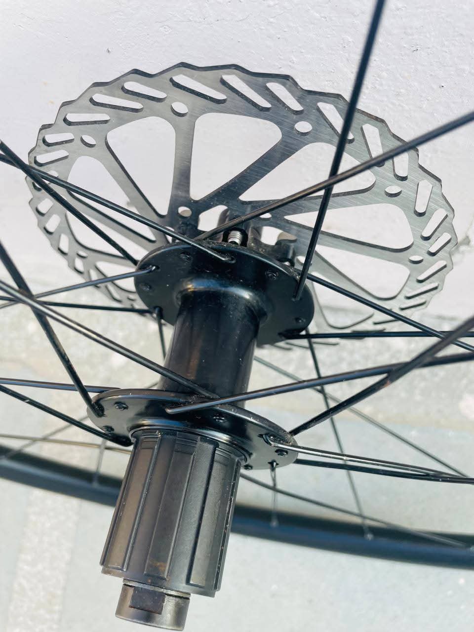 Bontrager Paradigm SL 6-Bolt Disc 24H 700c Road Wheel
