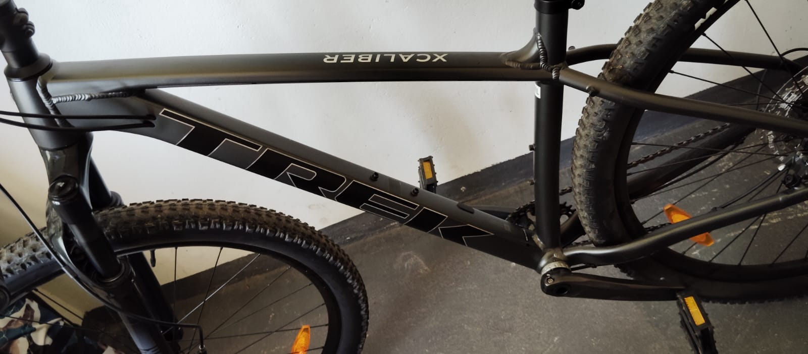 Trek X Caliber 8 Mountain Bike Size-M/L 2025