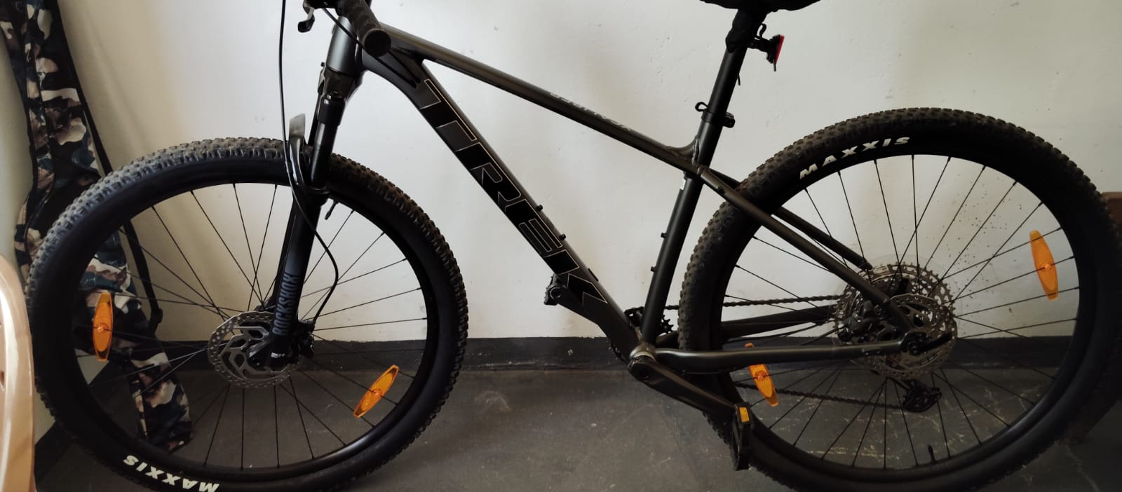 Trek X Caliber 8 Mountain Bike Size-M/L 2025