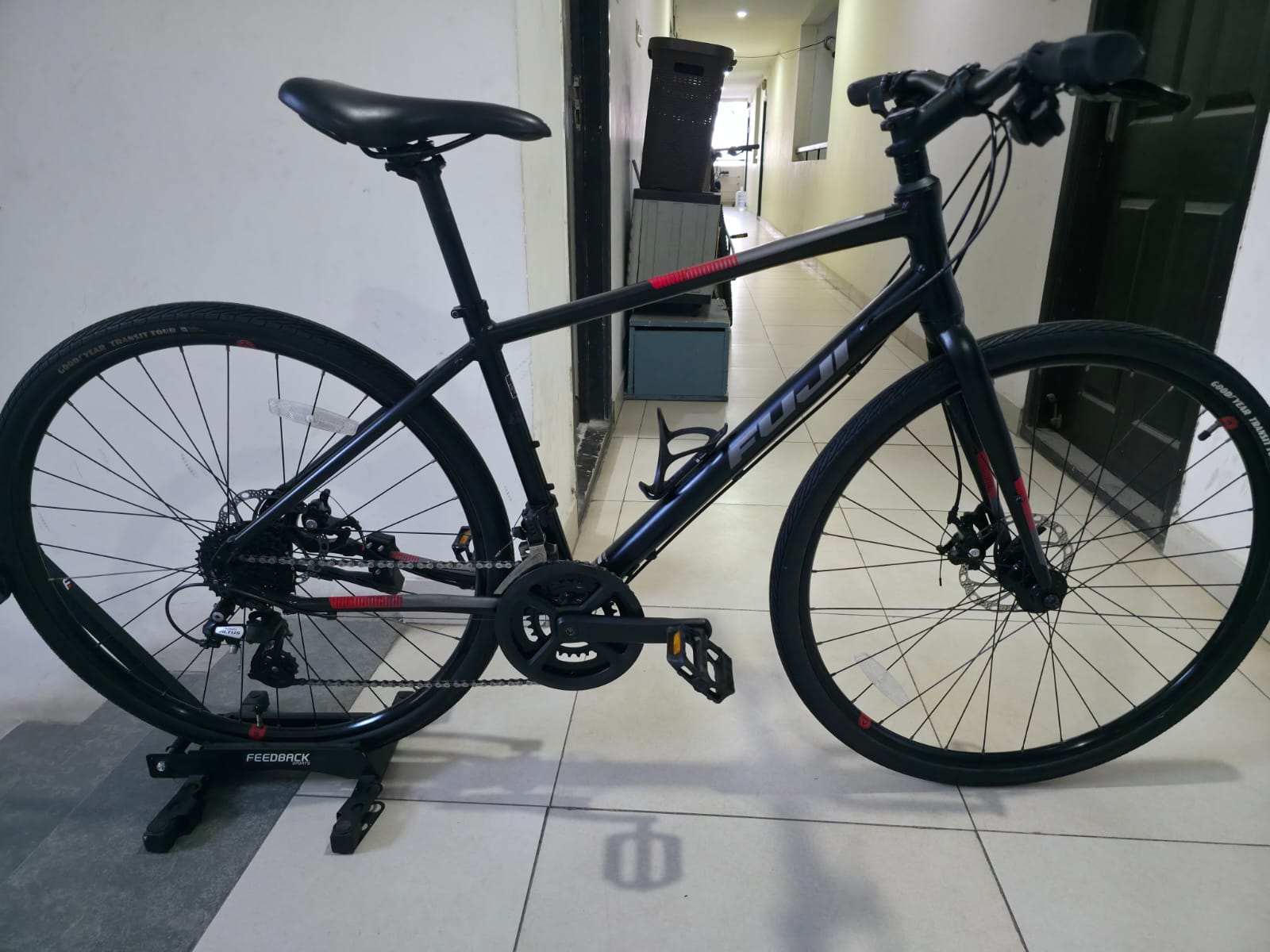 Fuji Absolute 1.9 Hybrid Bike Size-Medium