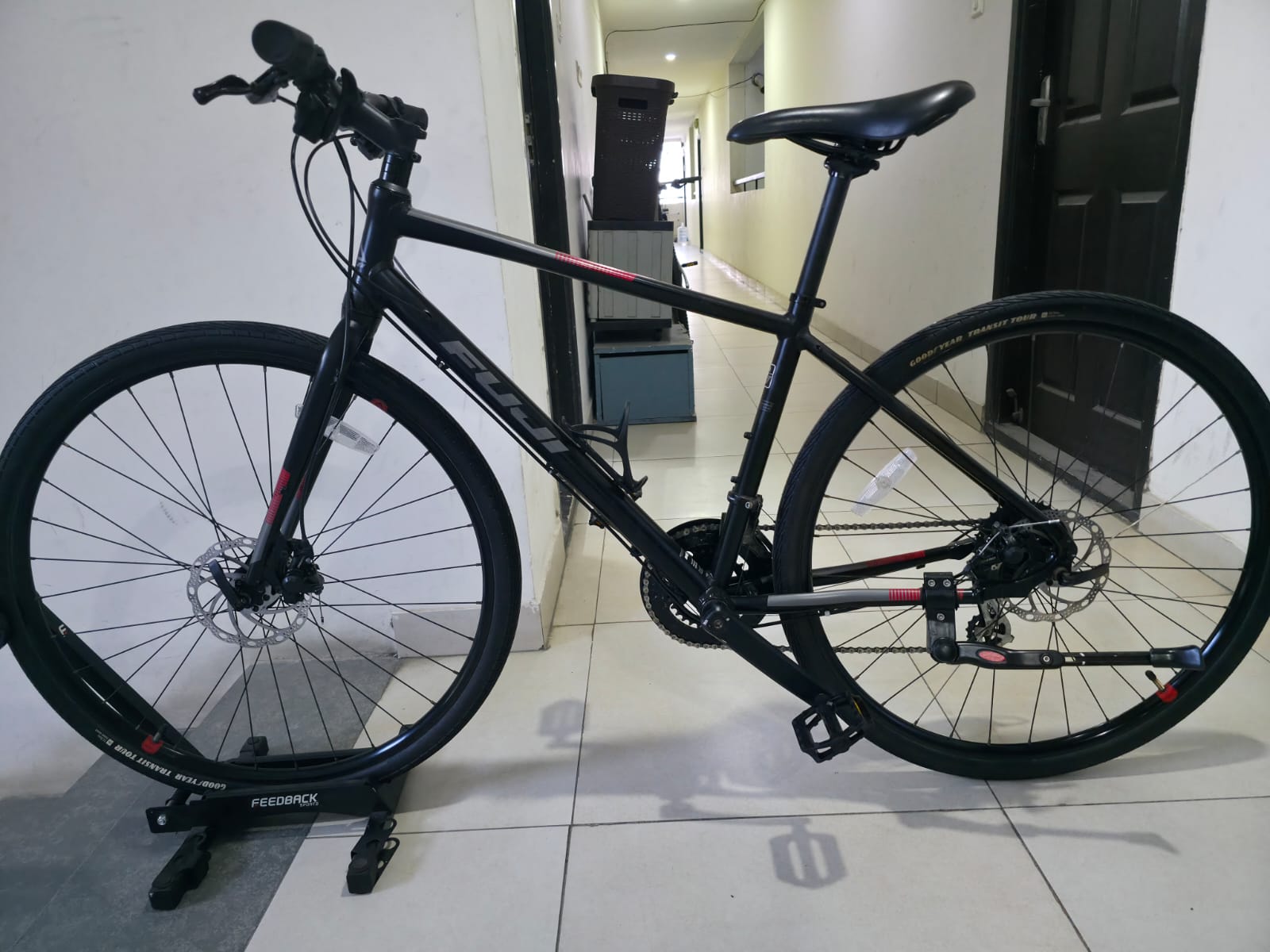 Fuji Absolute 1.9 Hybrid Bike Size-Medium