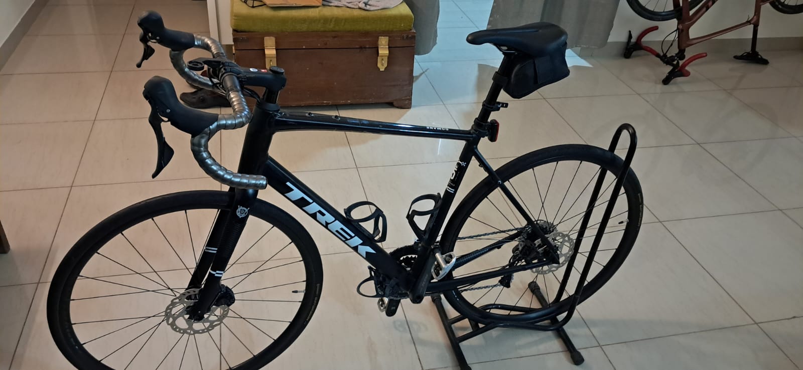 Trek Domane AL5 -Road Bike 58 cms 