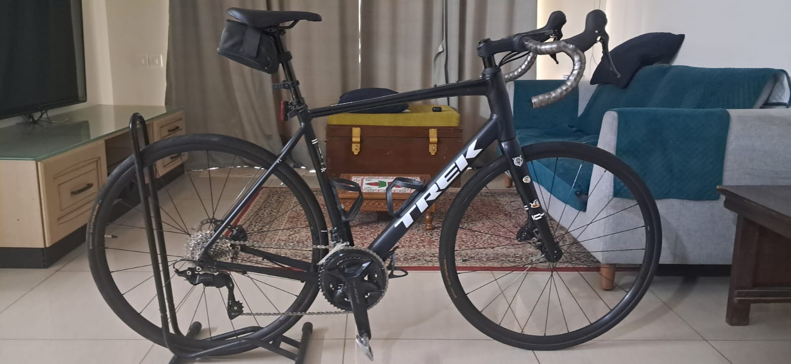 Trek Domane AL5 -Road Bike 58 cms 