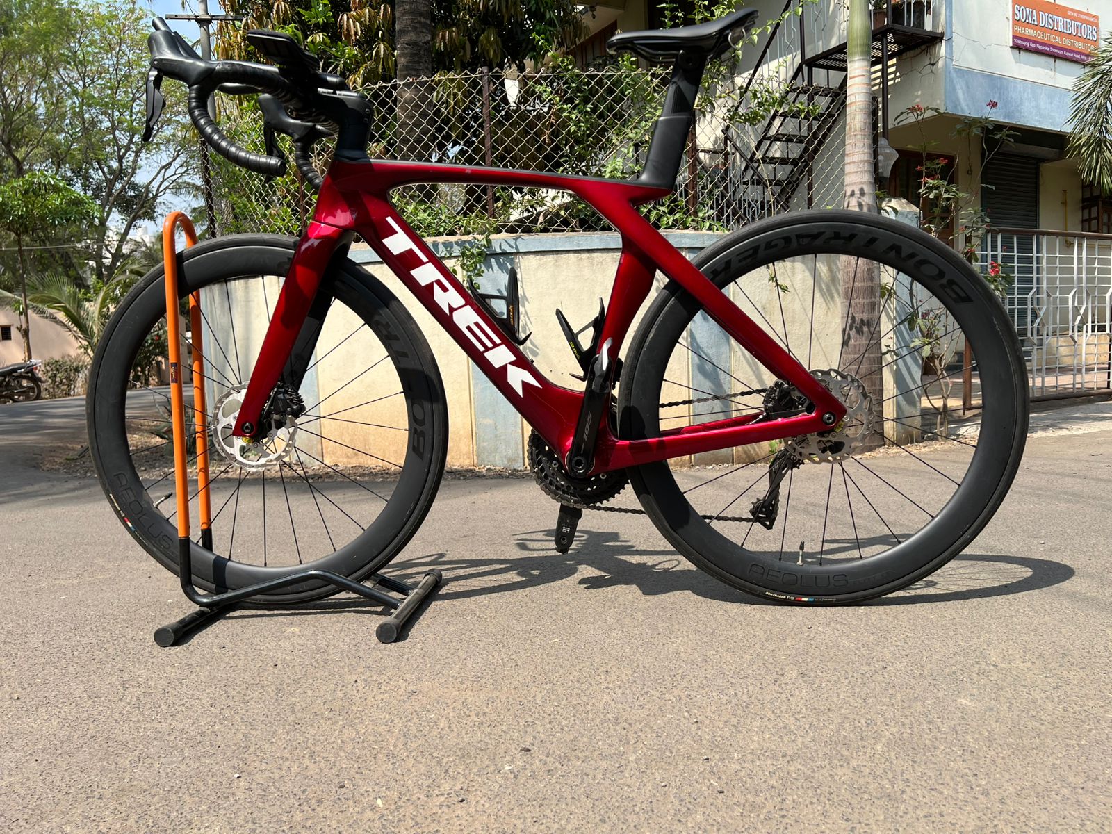 Trek Madone SL6 Road Bike Gen 7- M -2023