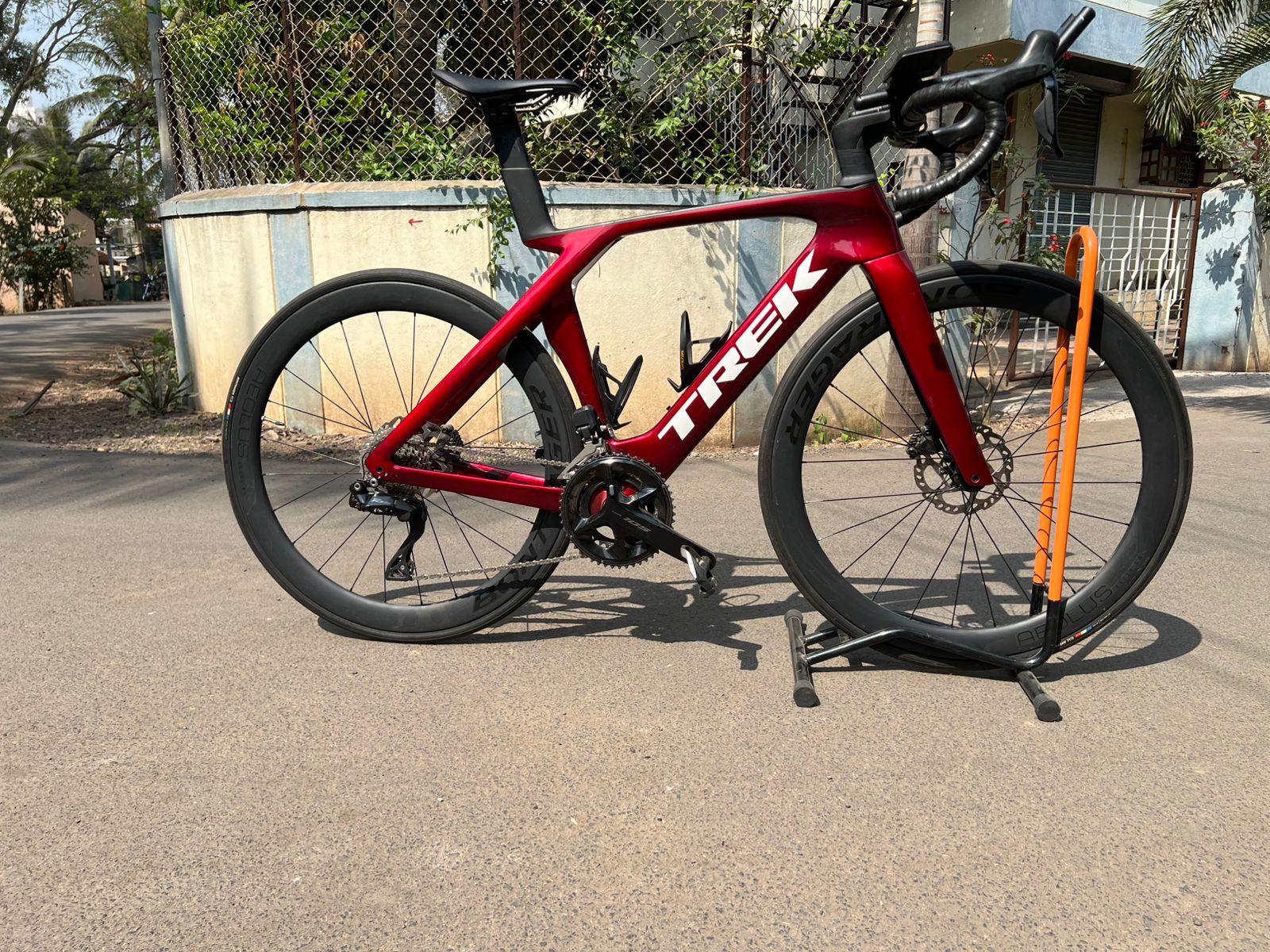 Trek Madone SL6 Road Bike Gen 7- M -2023