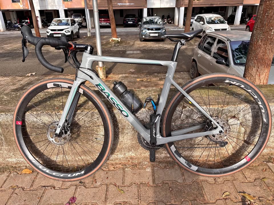 Basso Astra Disc Carbon Road Bike – Shimano 105 -51 cms