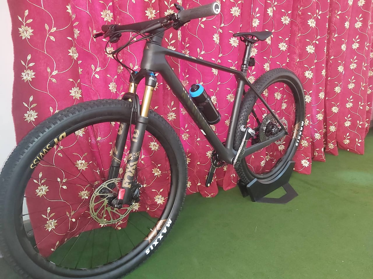 CANYON Exceed CF SLX 9 MTB --Medium