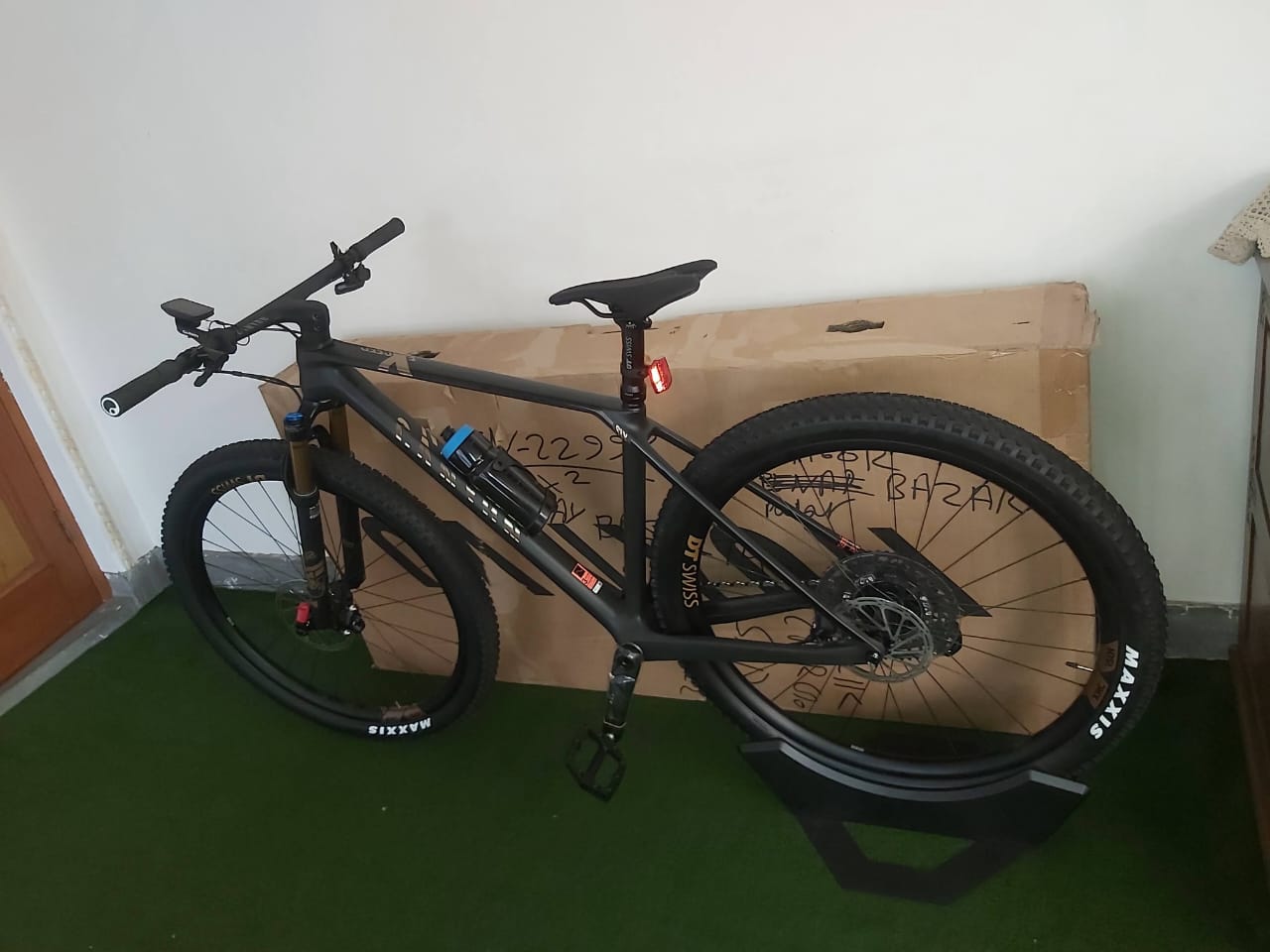 CANYON Exceed CF SLX 9 MTB --Medium