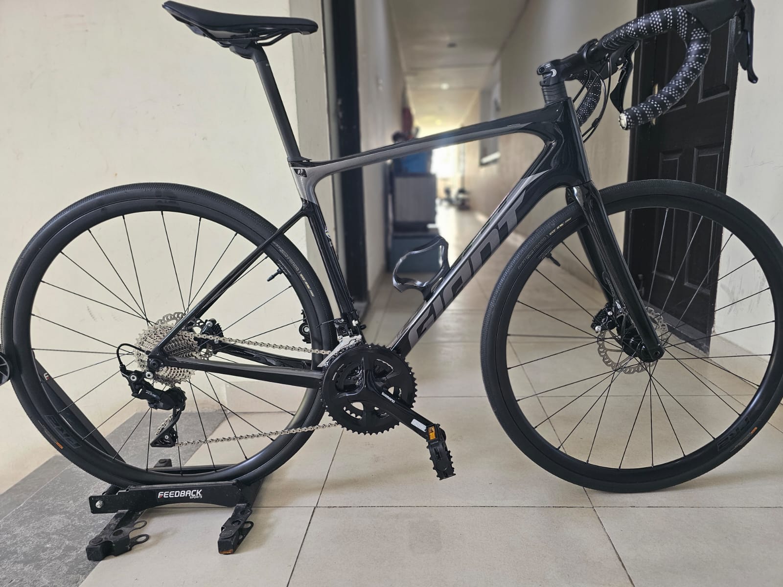 GIANT DEFY ADVANCED 2 ROAD BIKE SIZE-MEDIUM 