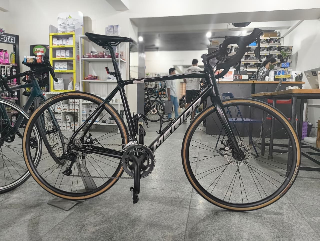 Merida Scultura 200 -Disk Road Bike -2022 -M