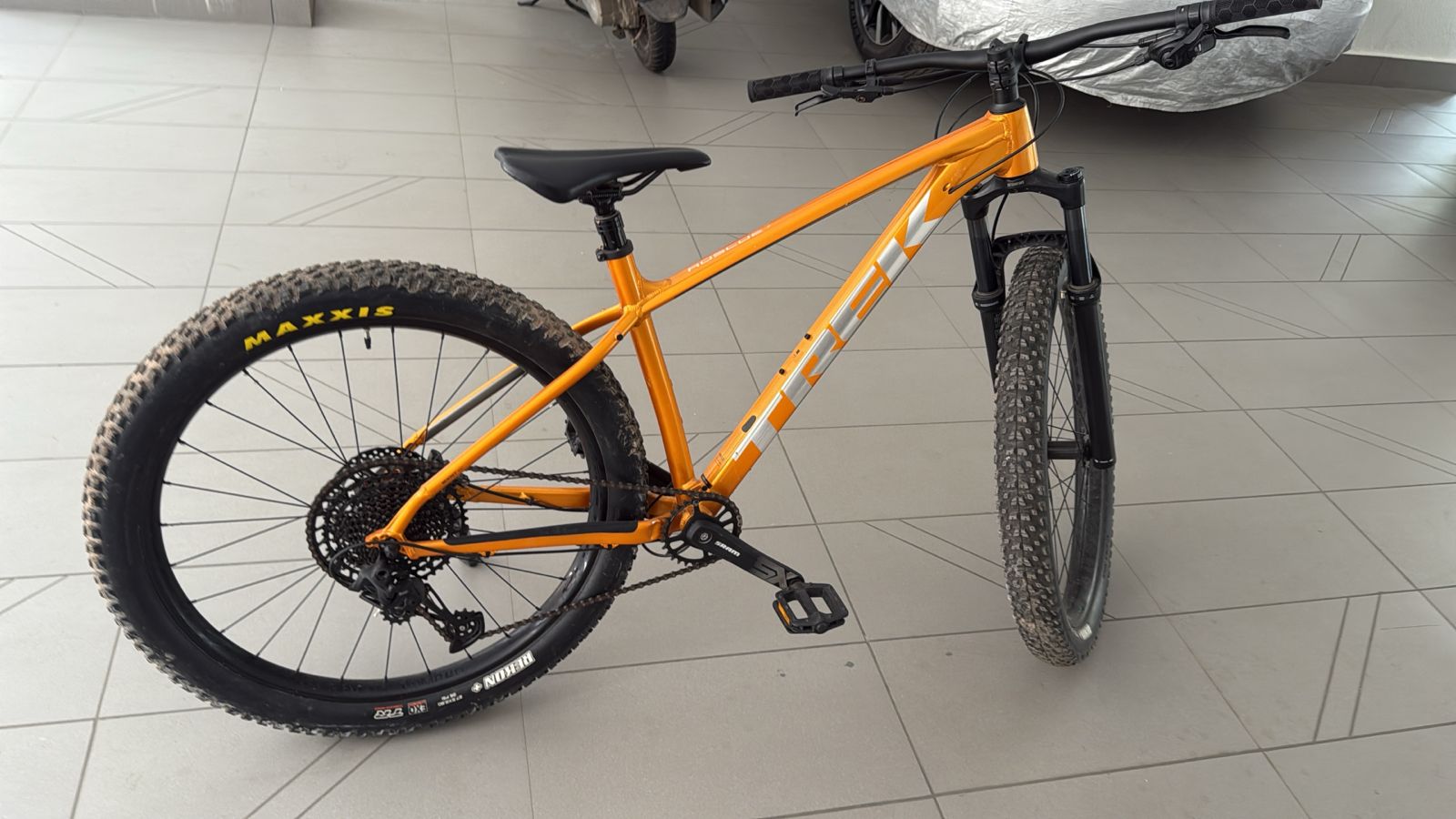Trek Roscoe 7-MTB-Large-2022