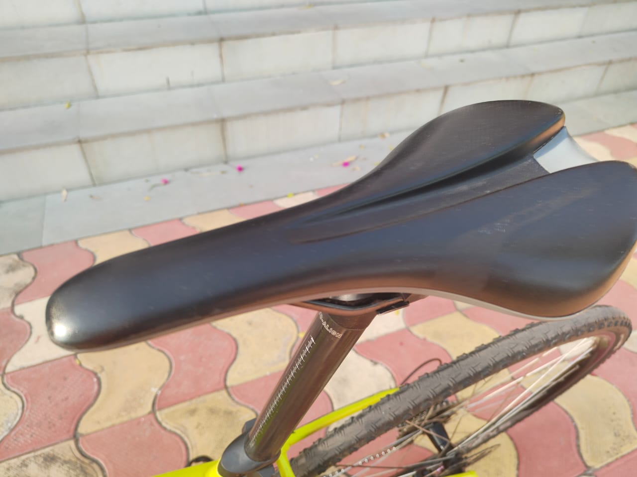Giant Anyroad 1 Road Bike- Medium -2017