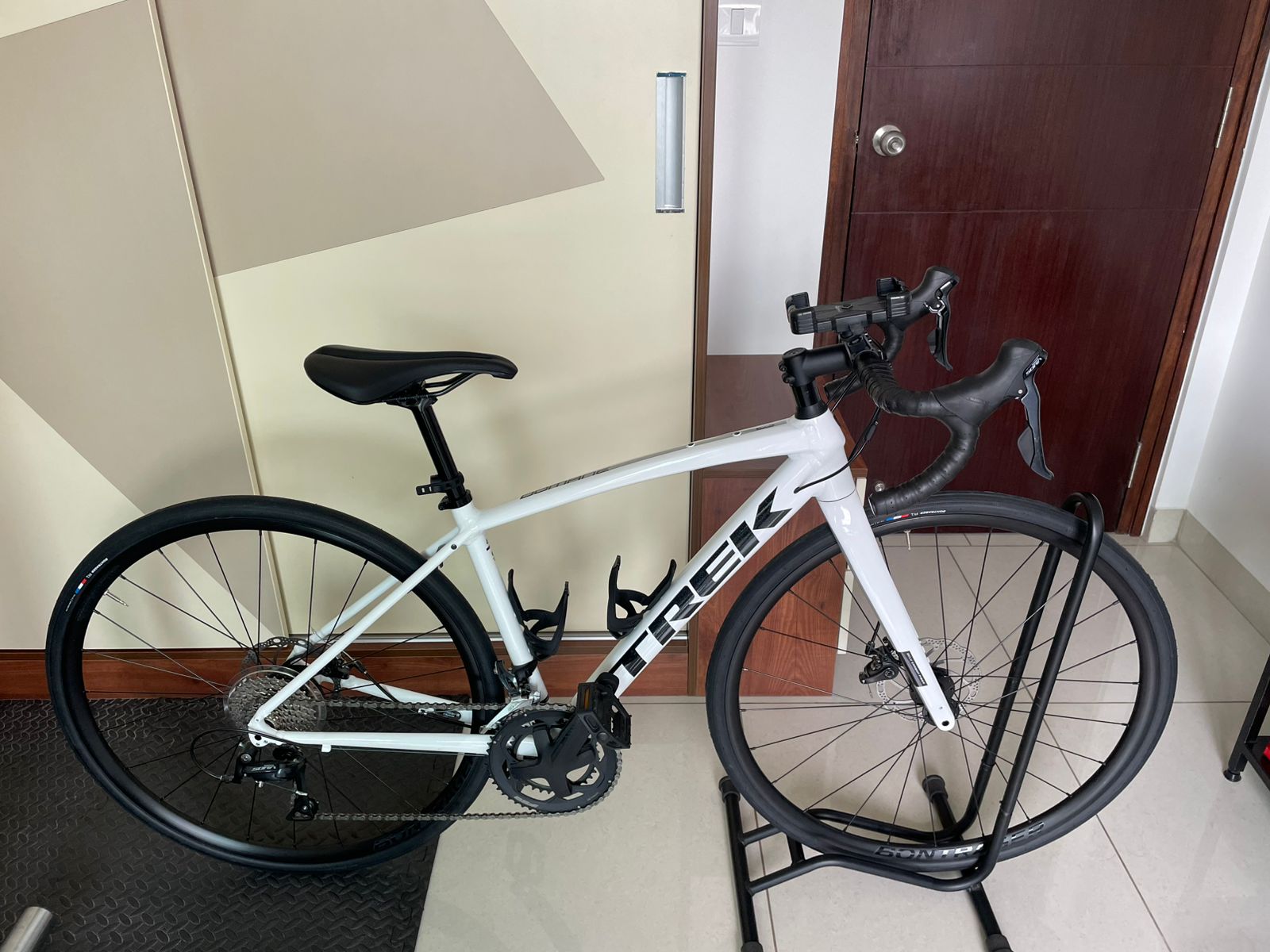Trek Domane AL 3 Road Bike -49 cms -2024