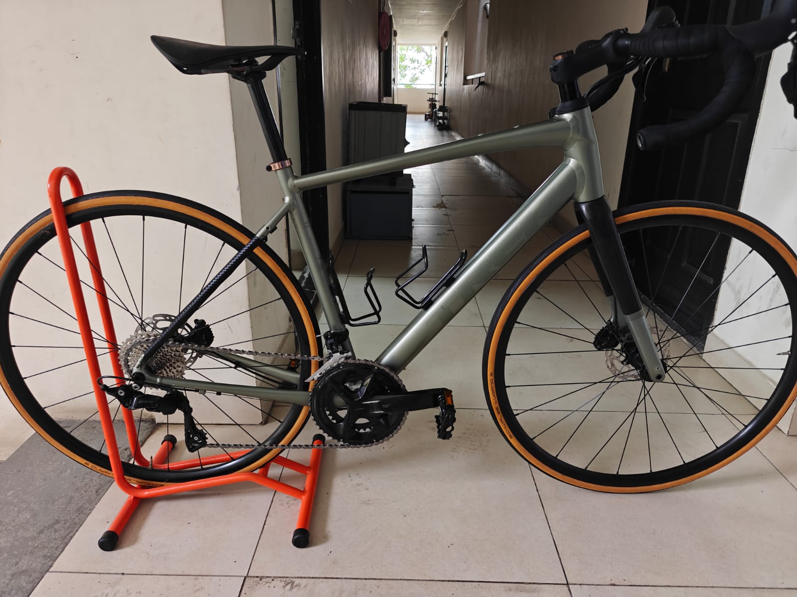 Trek Domane AL5 Road Bike- M -2024