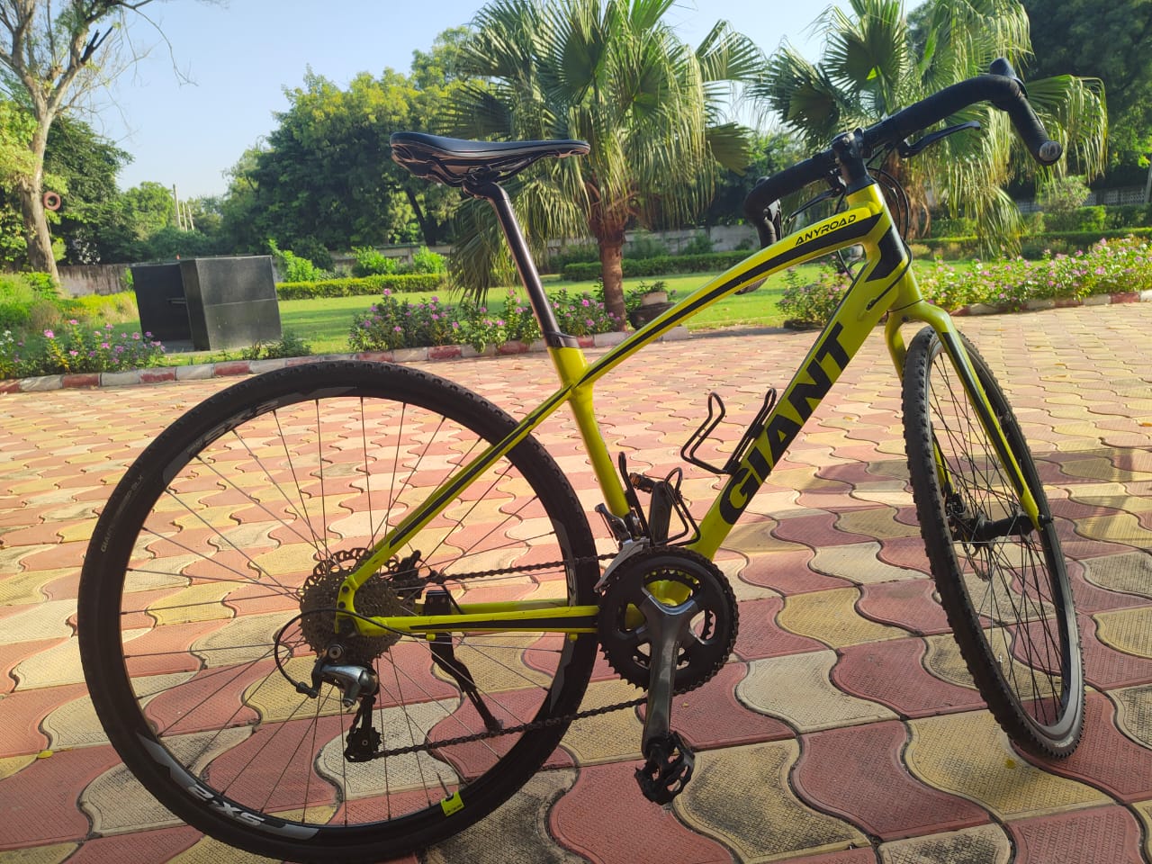 Giant Anyroad 1 Road Bike- Medium -2017