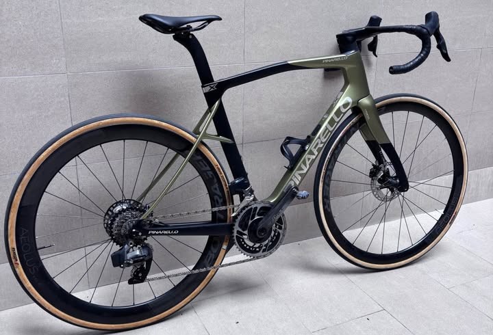 Pinarello X9 -Endurance Road bike -53 cms-SRAM e-TAP -2024