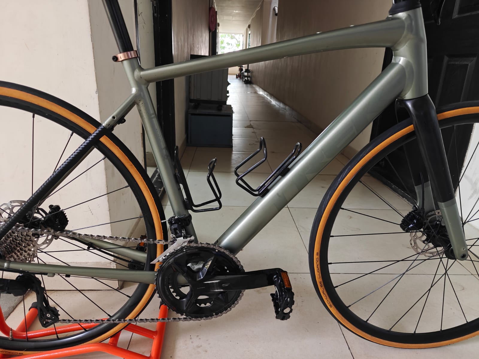 Trek Domane AL5 Road Bike- M -2024